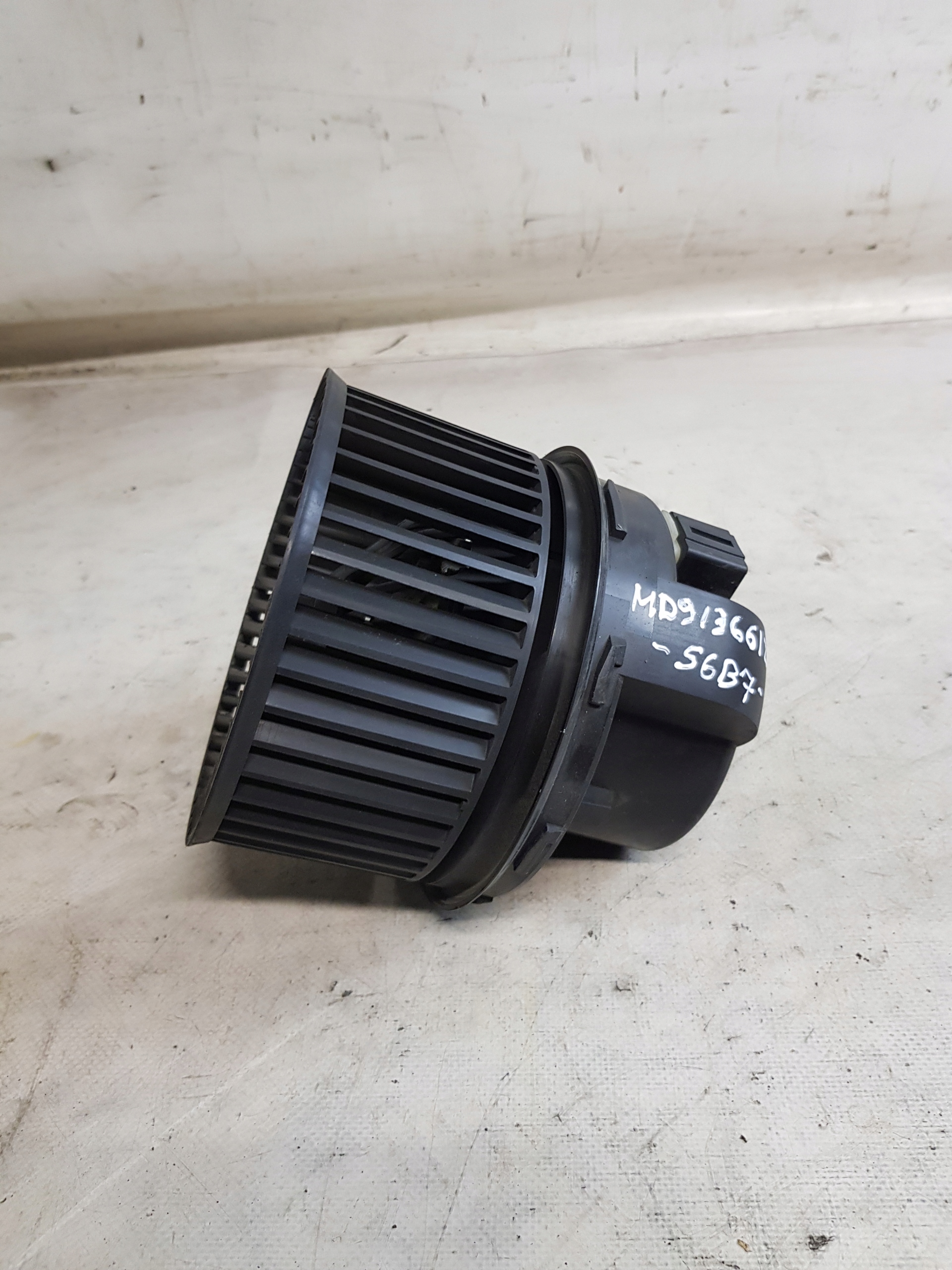 FORD C-MAX 1.8 TDCI ventilator rešetka ventilacije OE 3M5H18456AD