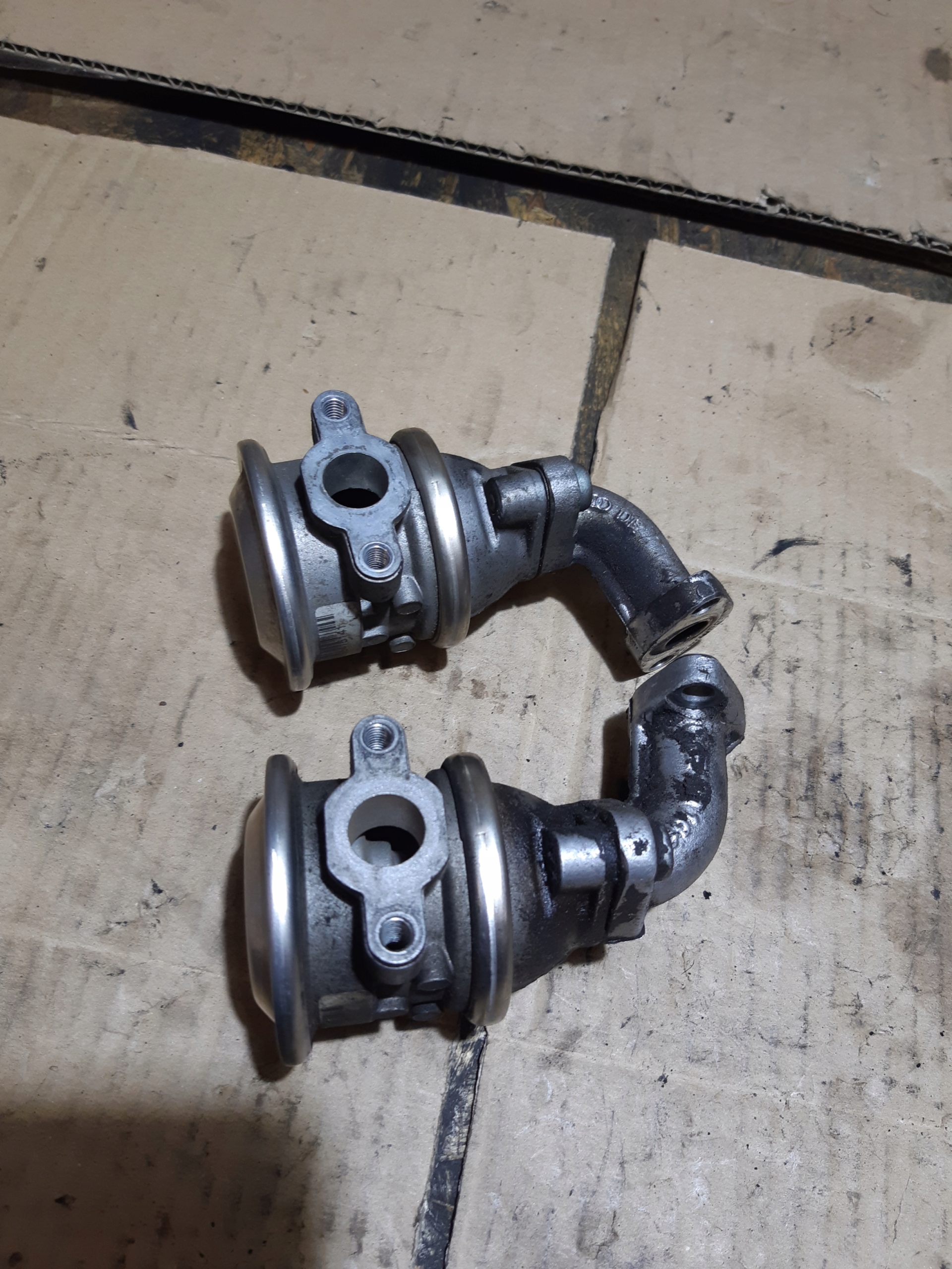 AUDI A6 C6 2.4 V6 EGR valve 06E131101A