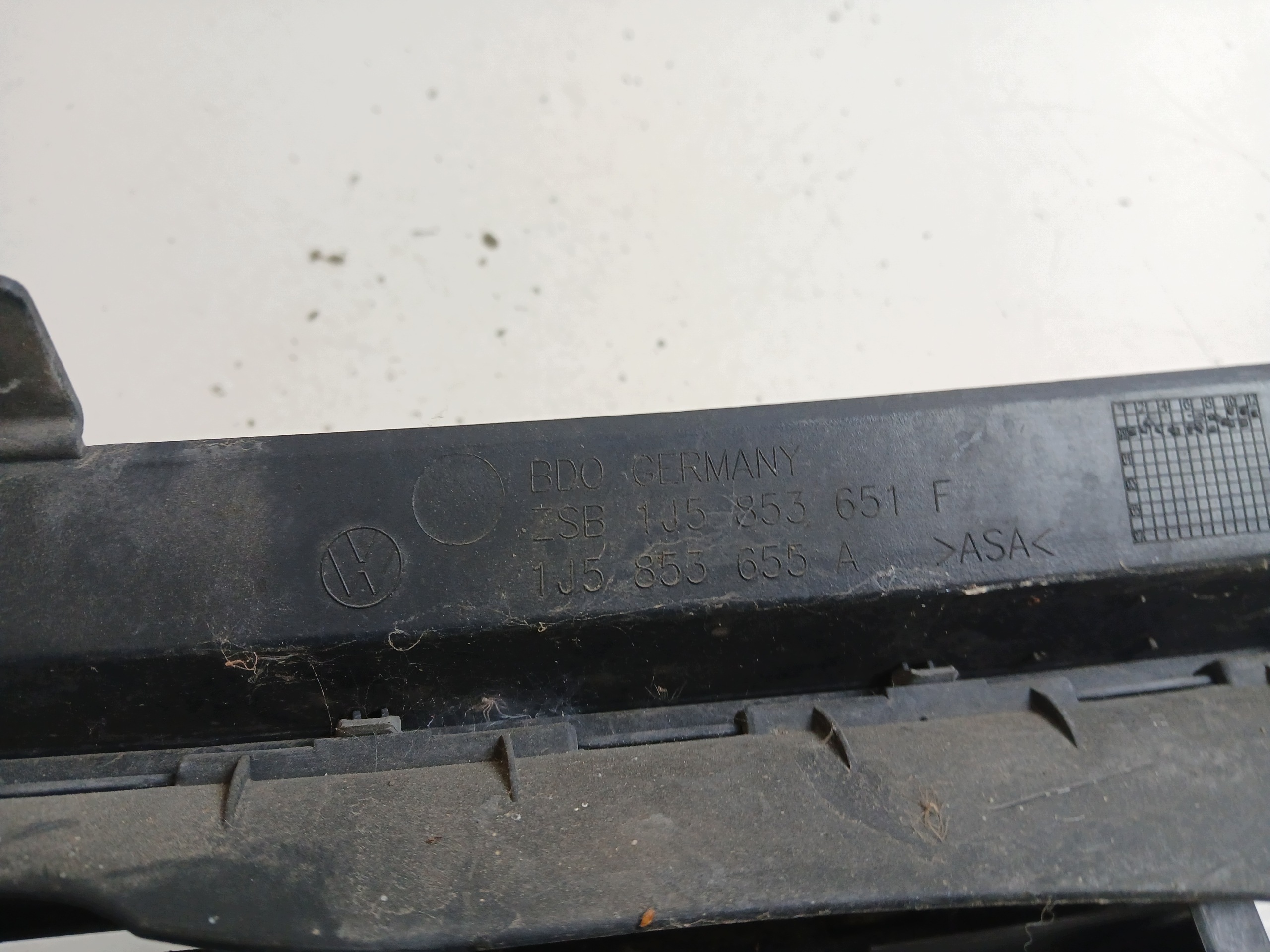 VW BORA e Griglia GRIGLIA radiatore 1J5853651F BIALY