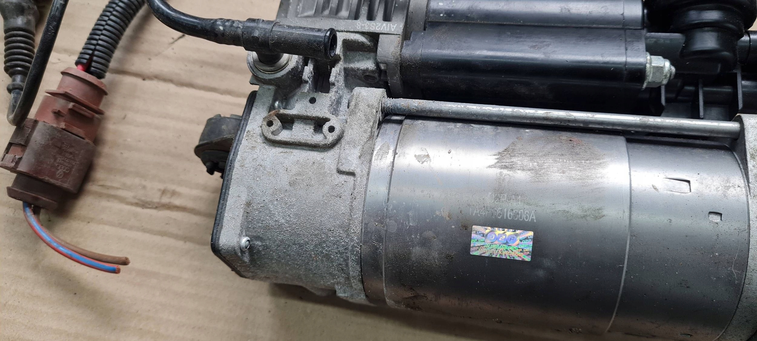 A6 C6 LIFT ALLROAD compressor; springing PNEUMATYKI valve 4F0616006A