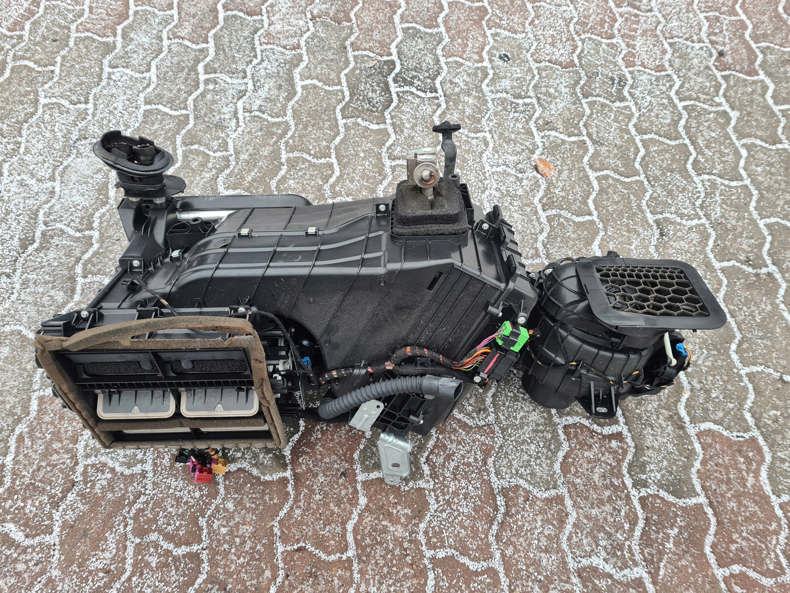 VW T5 MULTIVAN nagrzewnica przód 7H5820005BH