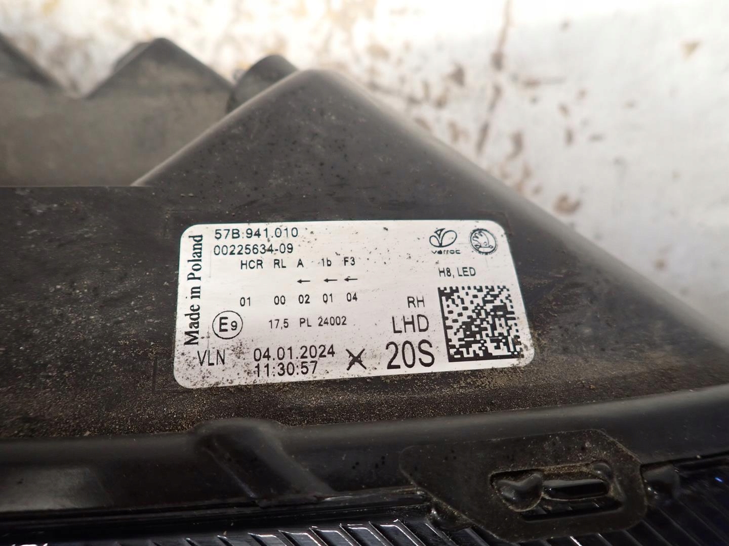 light front front right SKODA KAROQ LIFT 2021- FULL LED 57B941010