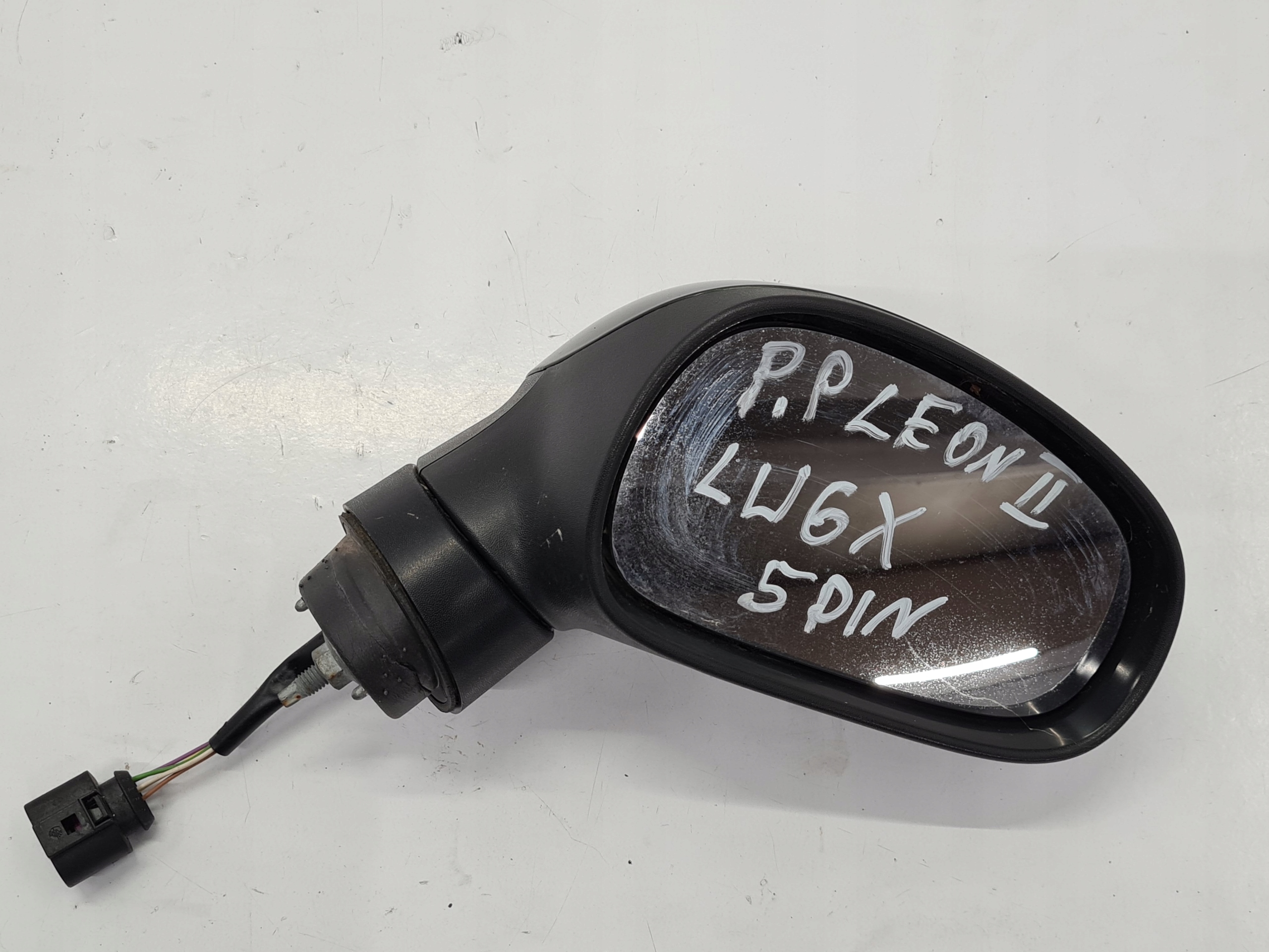 seat Leon II зеркало правое 5PIN LW6X