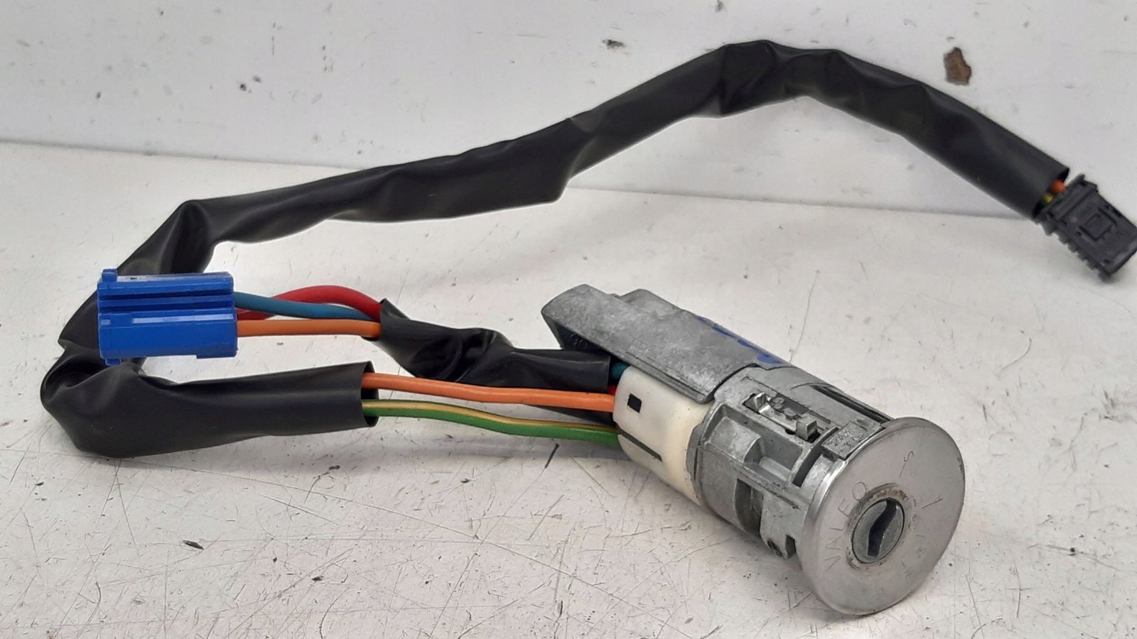 ignition lock cylinder key cup Peugeot 206+ plus 1,1