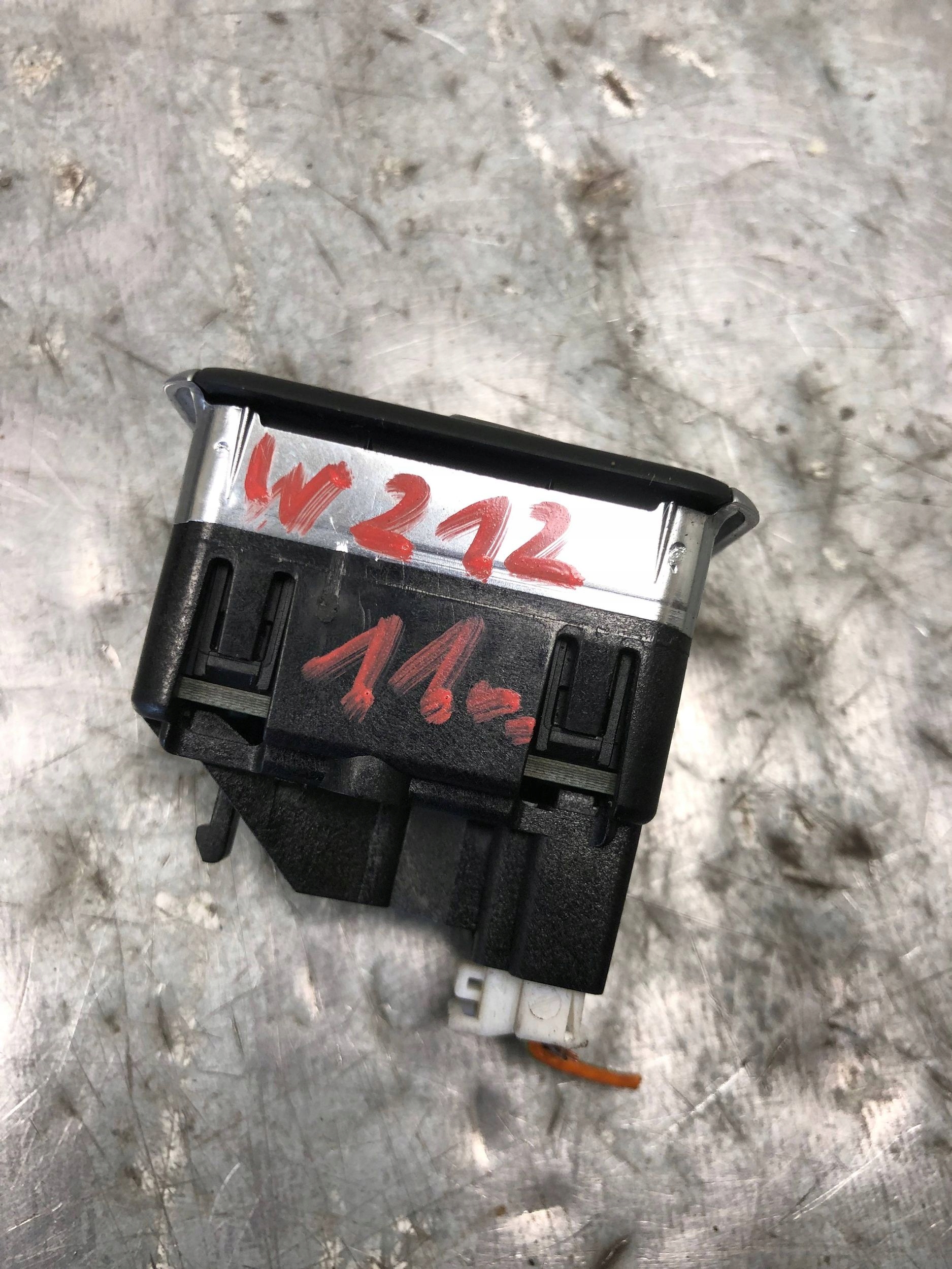 button bonnet boot MERCEDES W212 A2049055602