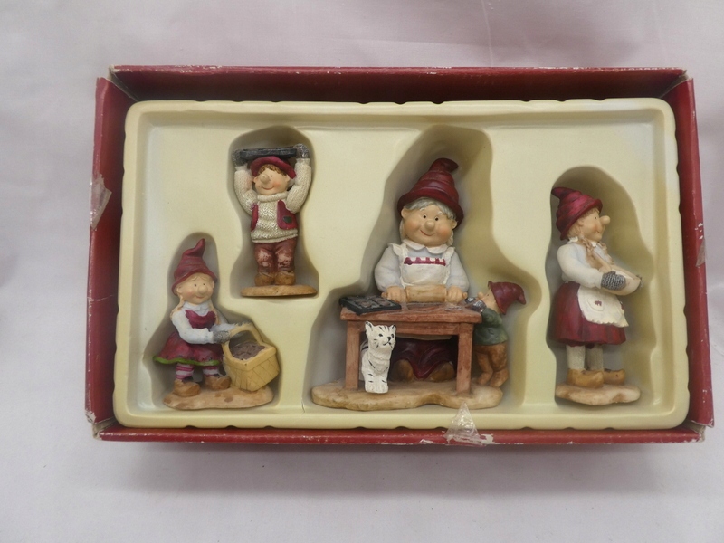 СТАРЫЙ НАБОР ФИГУРОК 1-1884