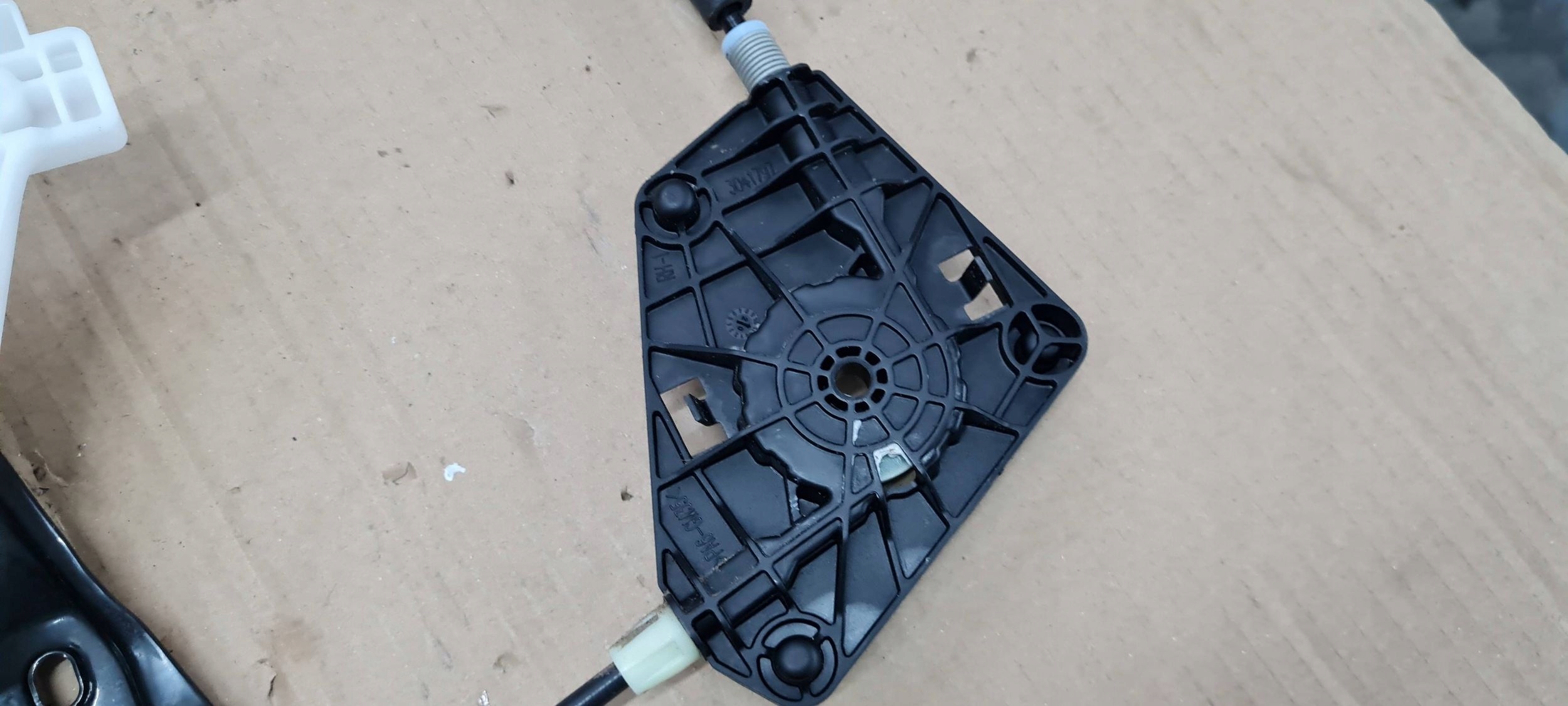 Chrysler Pacifica 2022 window regulator mechanism right rear part