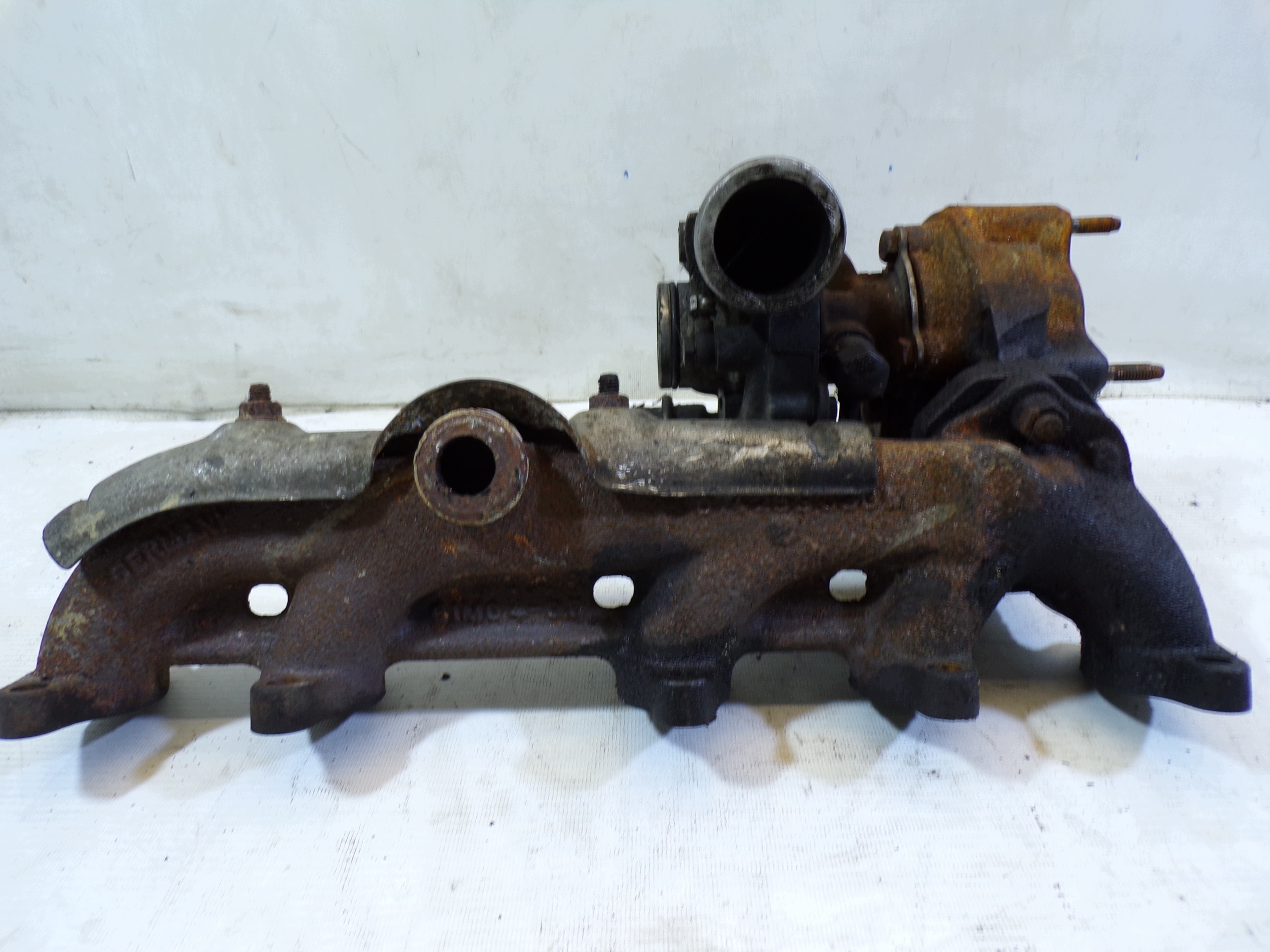 TURBINA turbo header pipe 2.5 TDI 074145701C (2)