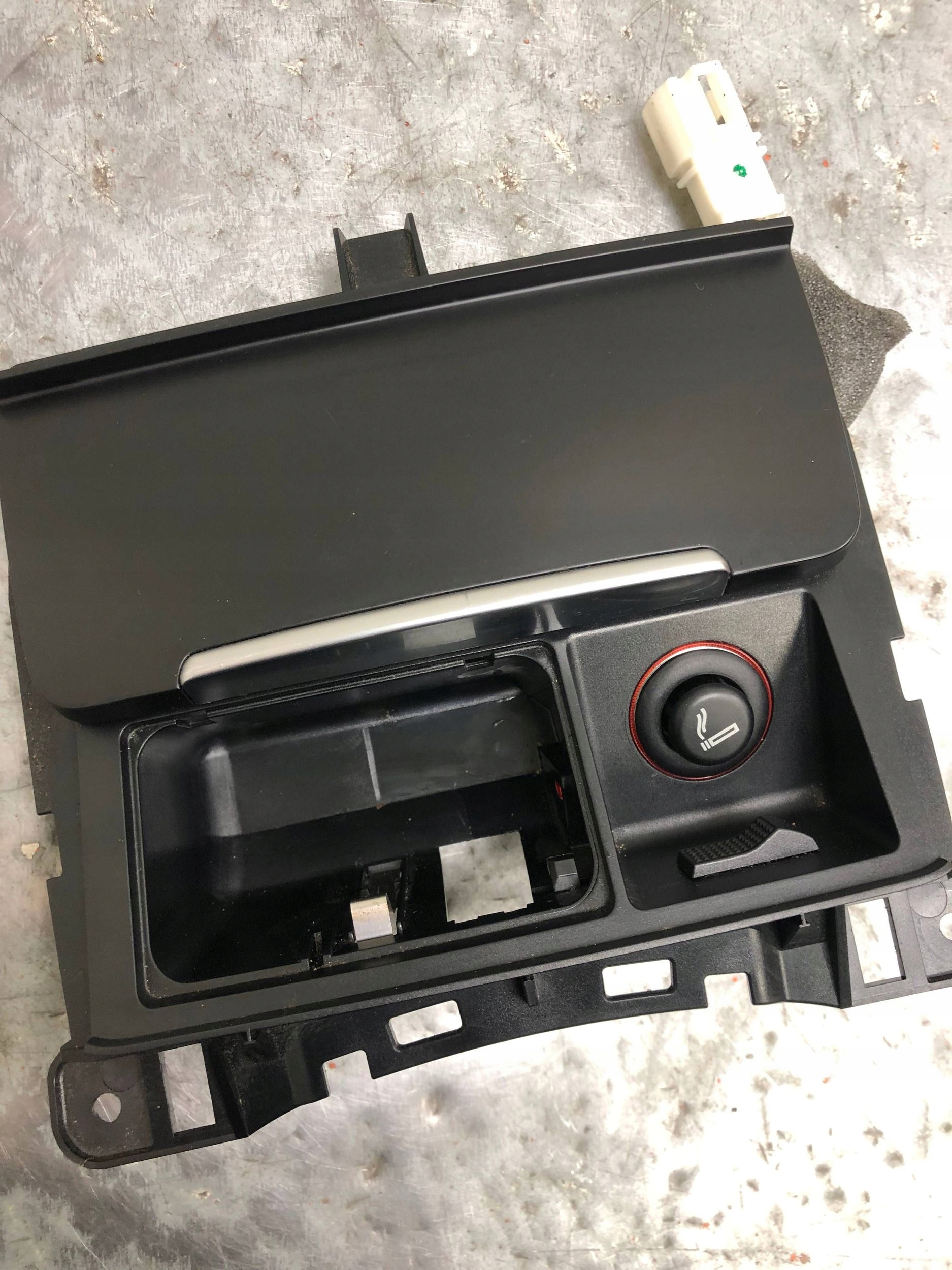 ashtray passenger compartment consoles AUDI Q5 8K0857951