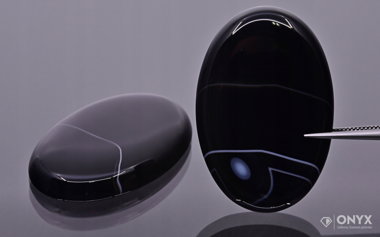 Onyx pruhovaný kabošon ovál 45x30 mm