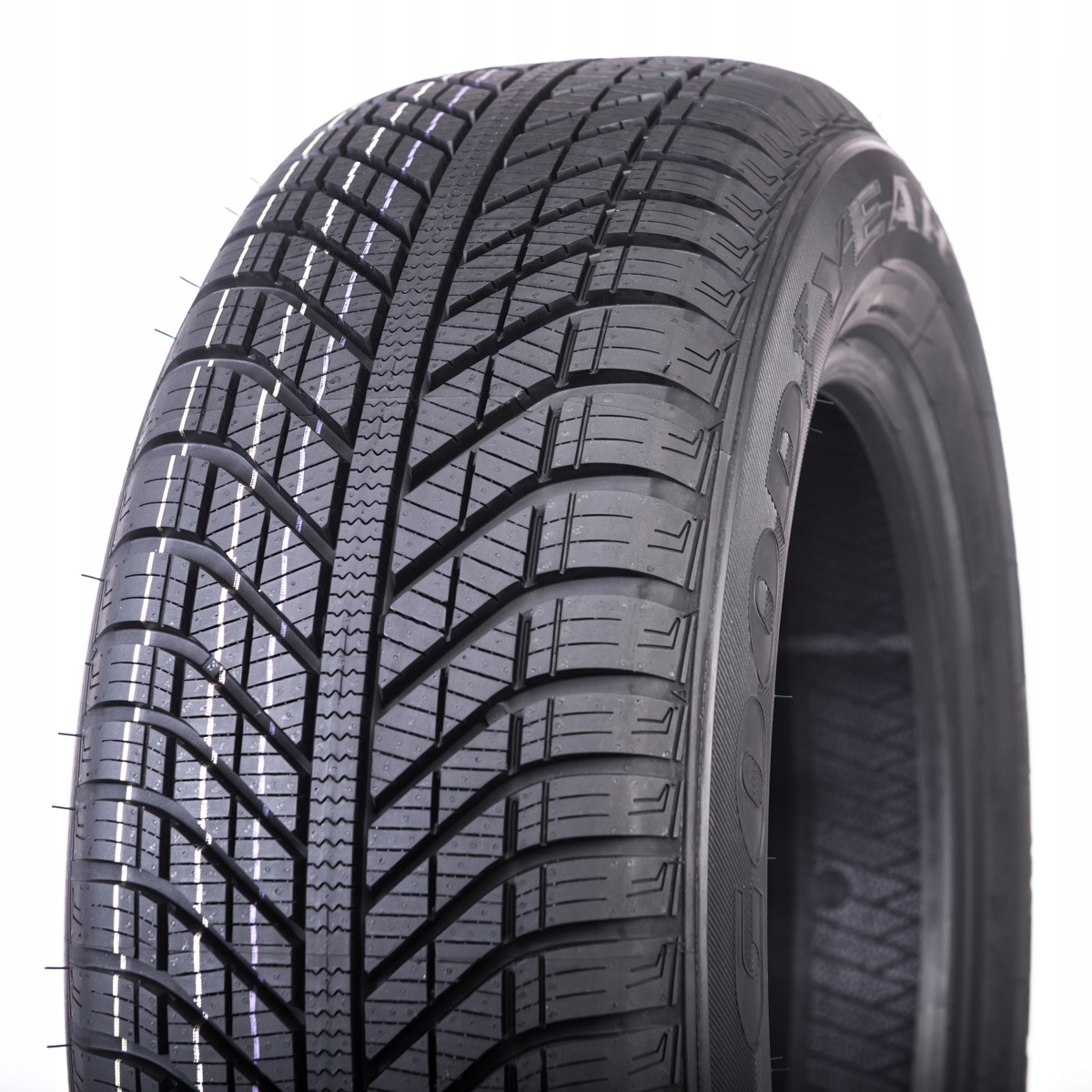 1x Opona 235/50R17 Goodyear Vector 4Seasons