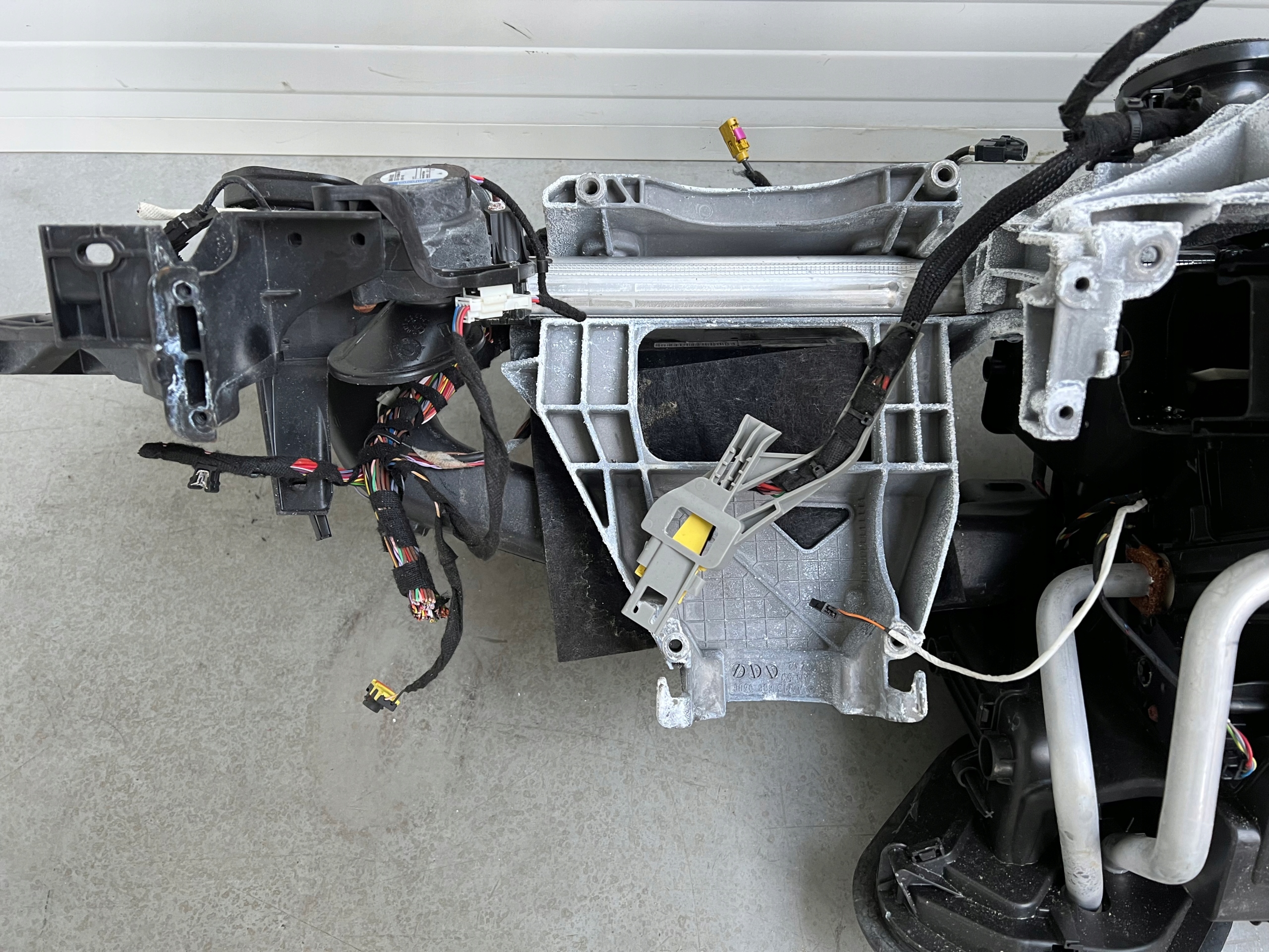 радиатор отопителя MERCEDES W238