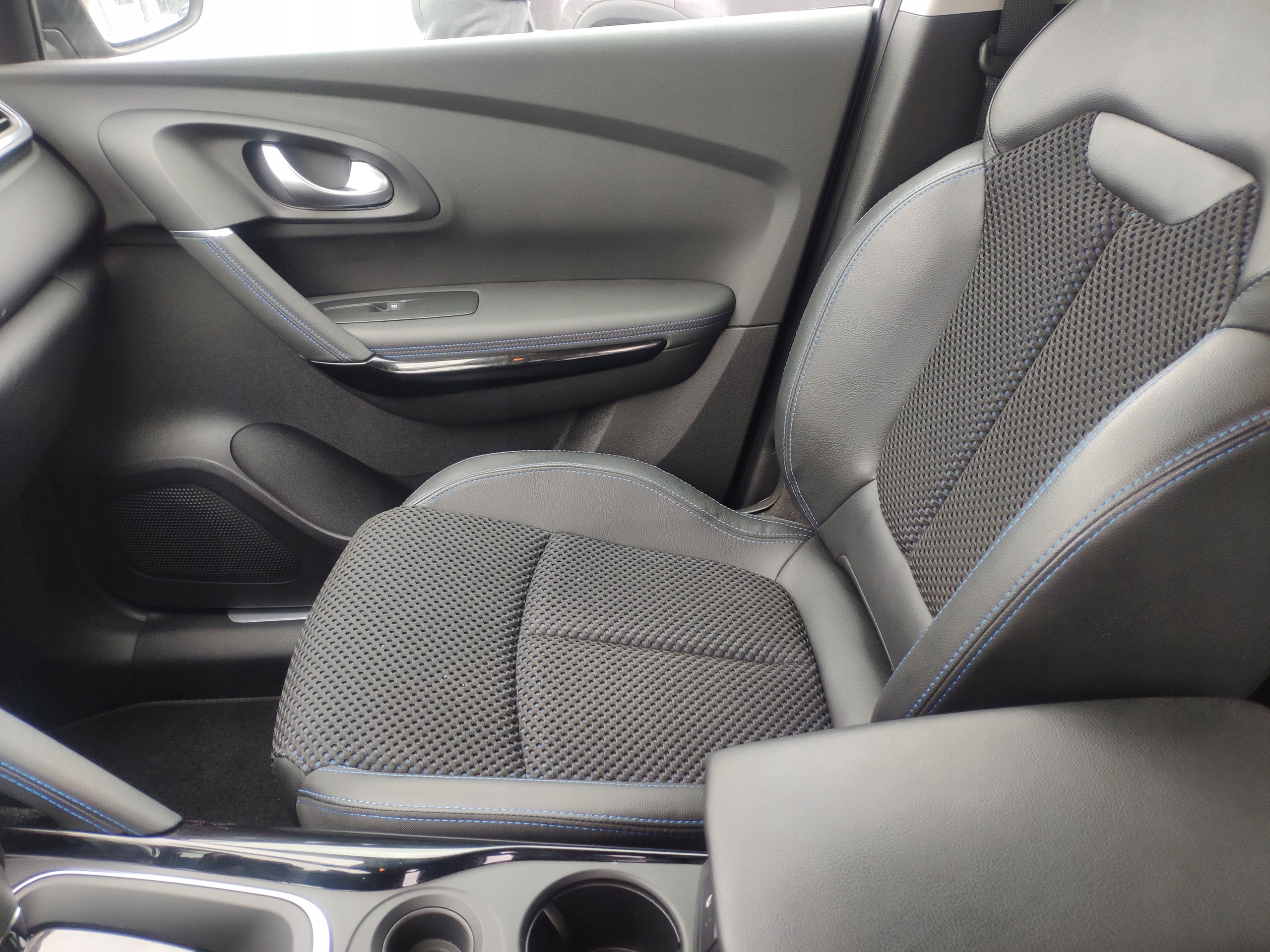 RENAULT KADJAR seats semi leather