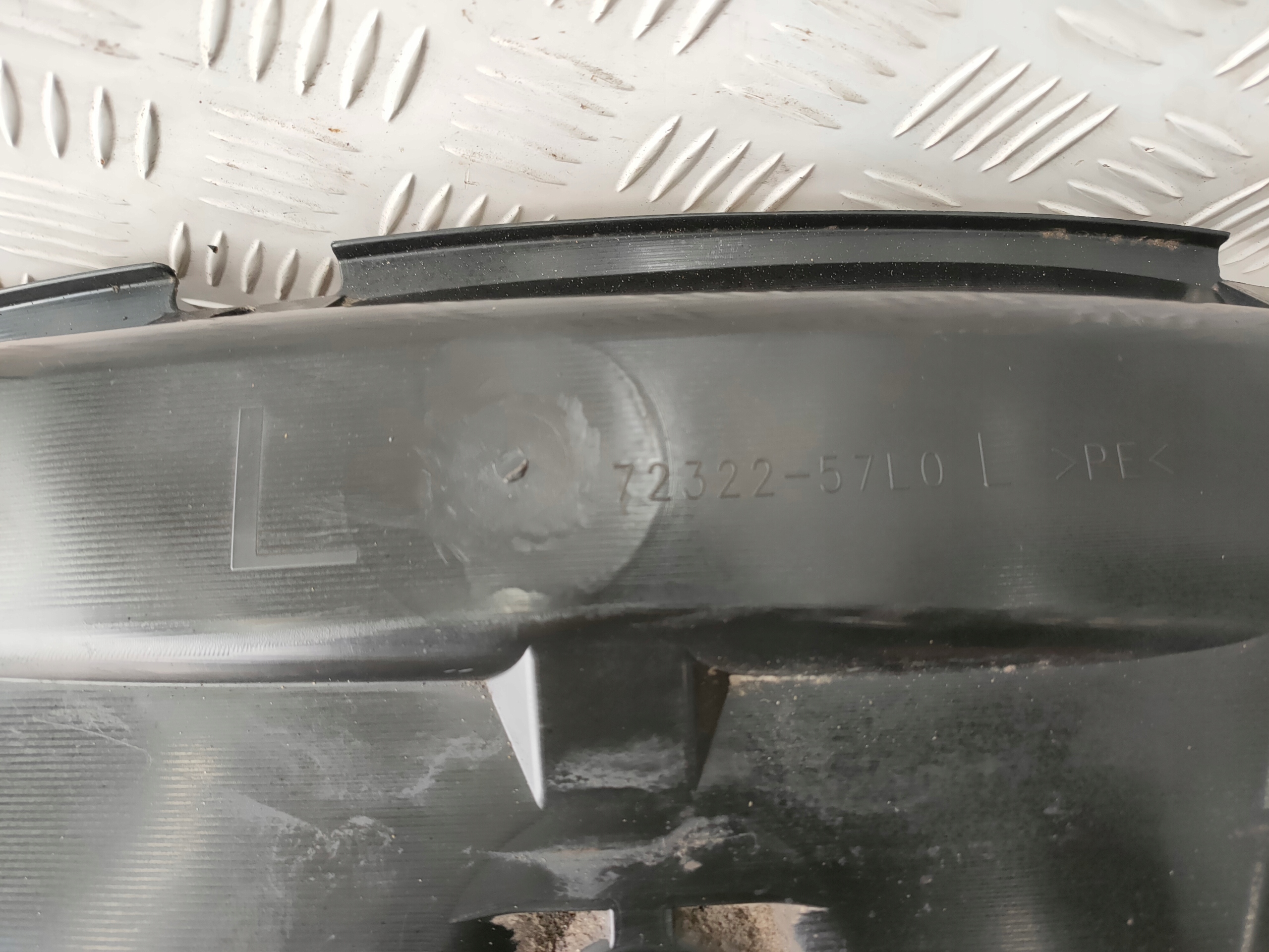 SUZUKI KIZASHI 09-14 mudguard front left front 72322-57L0 OE