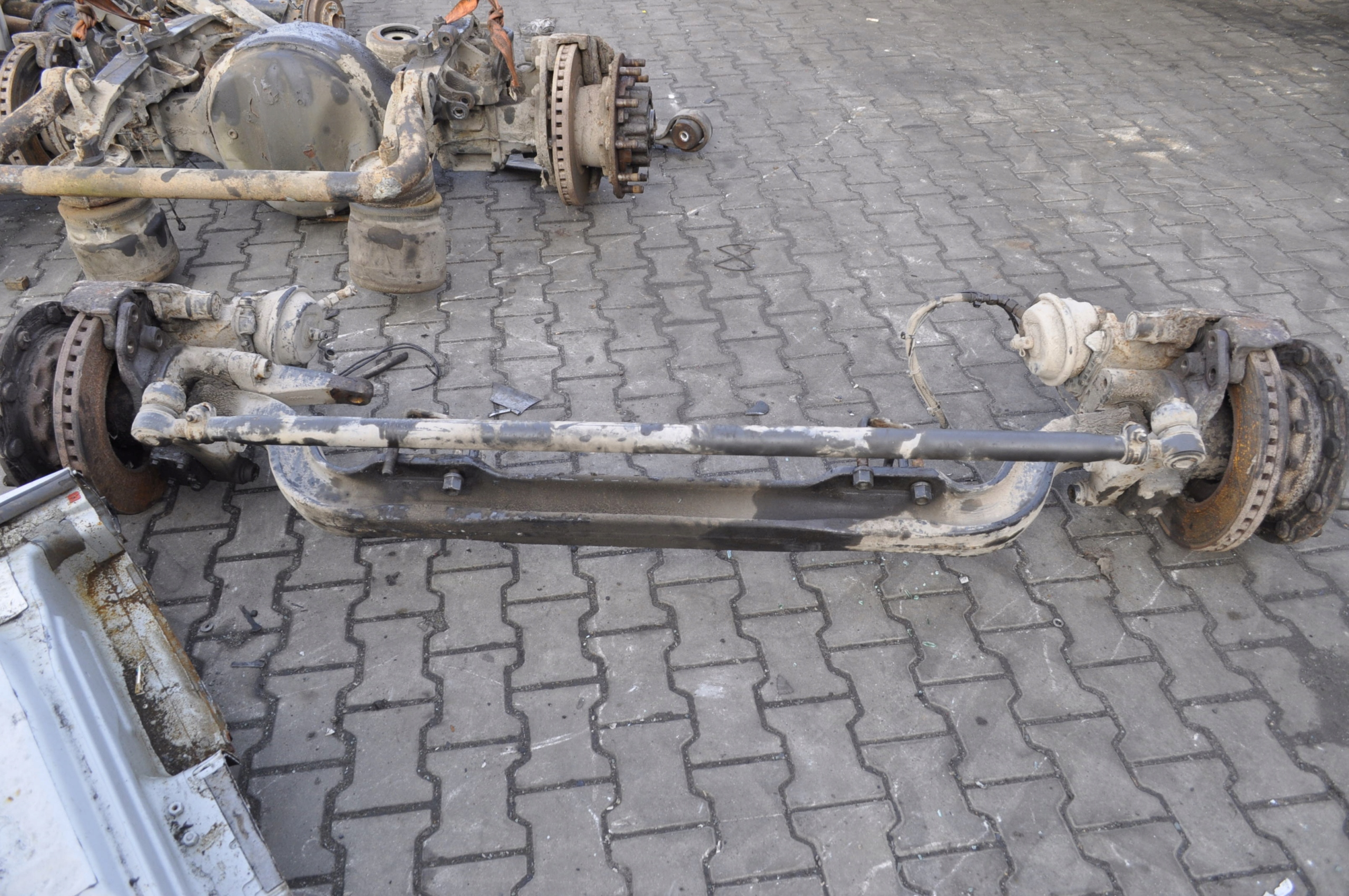 IVECO STRALIS 420 BELKA OŚ ZAWIESZENIE PRZÓD