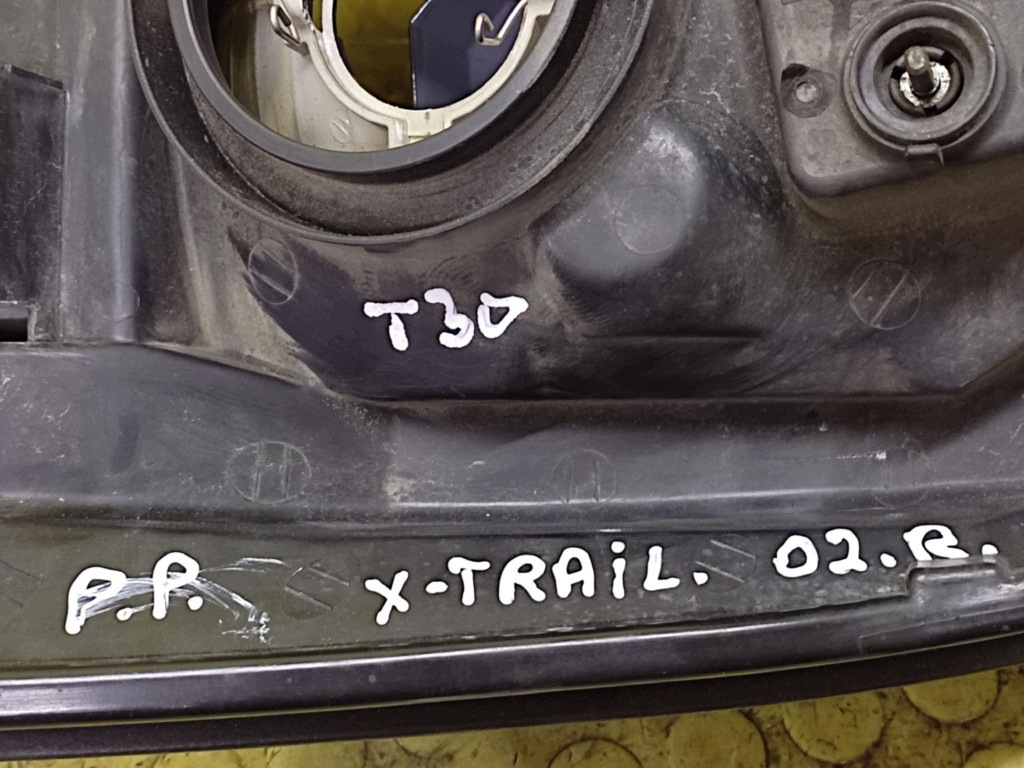 NISSAN X-TRAIL T30 REFLEKTOR light right front