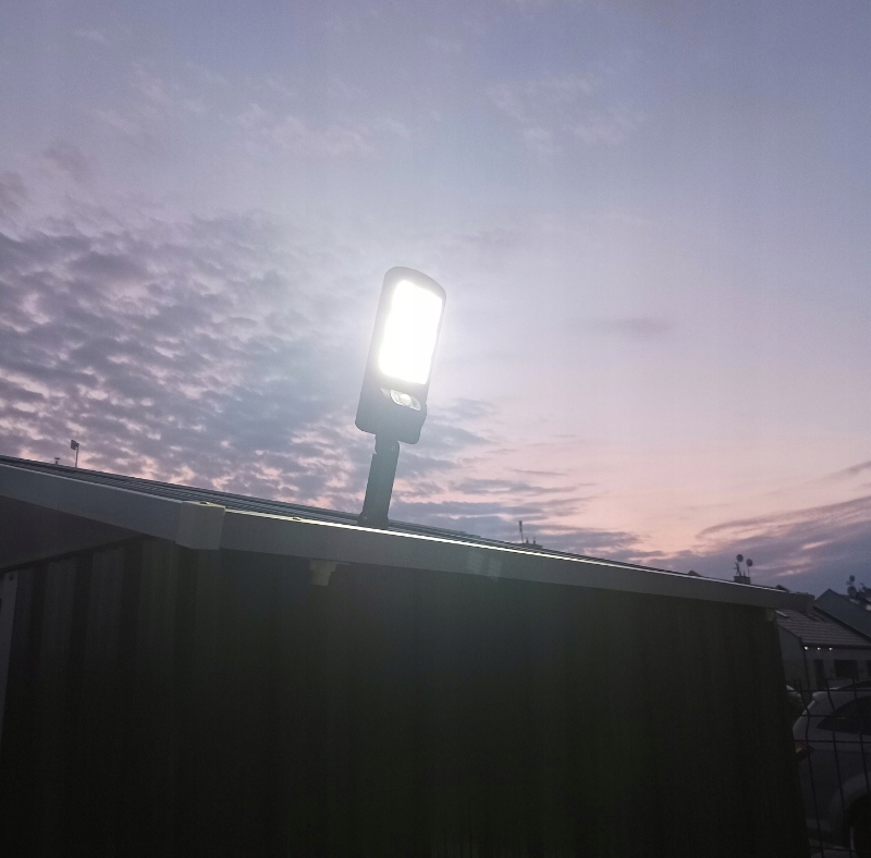 MOCNA LAMPA SOLARNA LED CZUJNIK RUCHU ZMIERZCH Kąt świecenia 120°