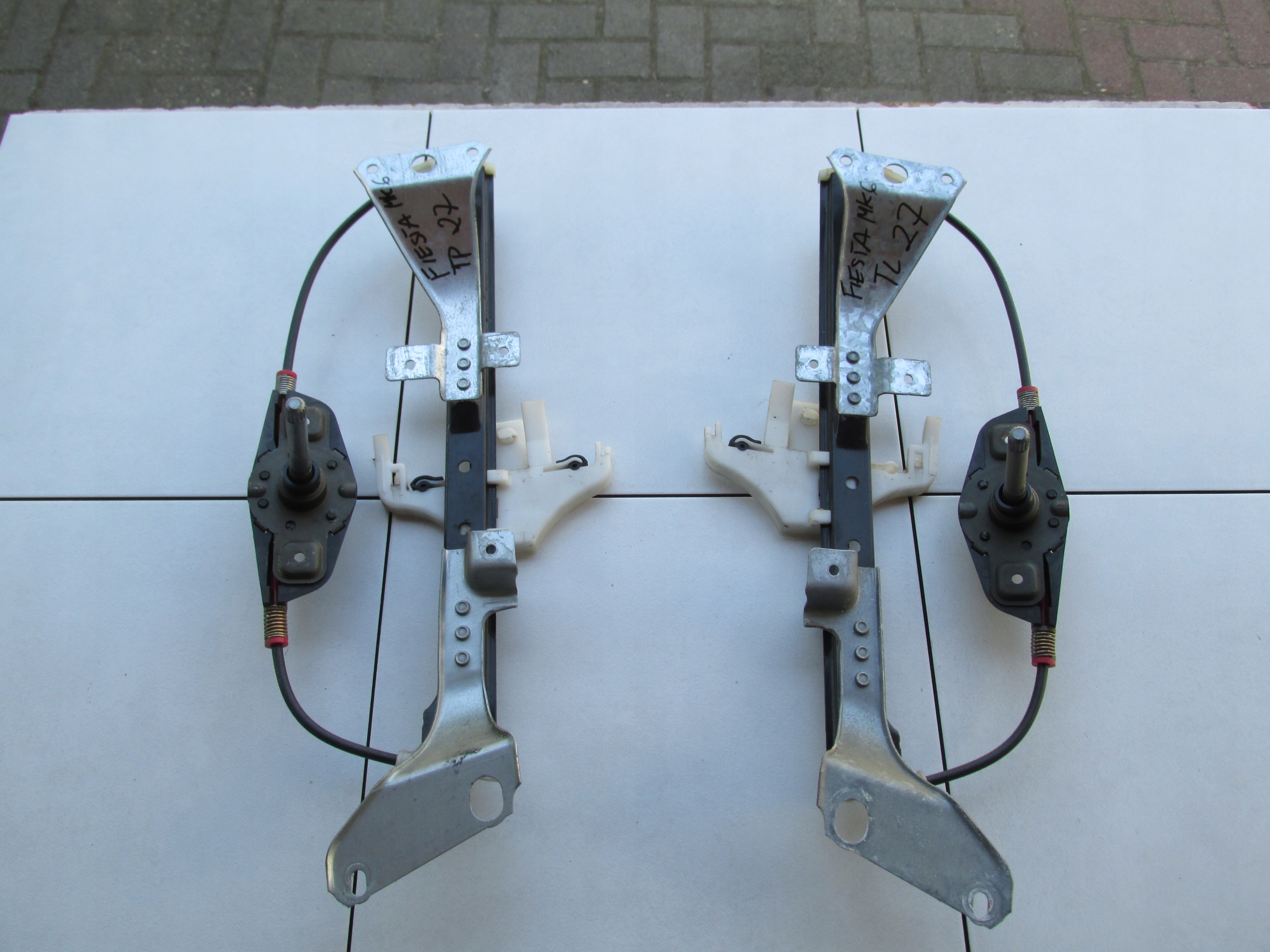 MECHANIZM PODNOŚNIK SZYB TYŁ KORBA FIESTA MK6