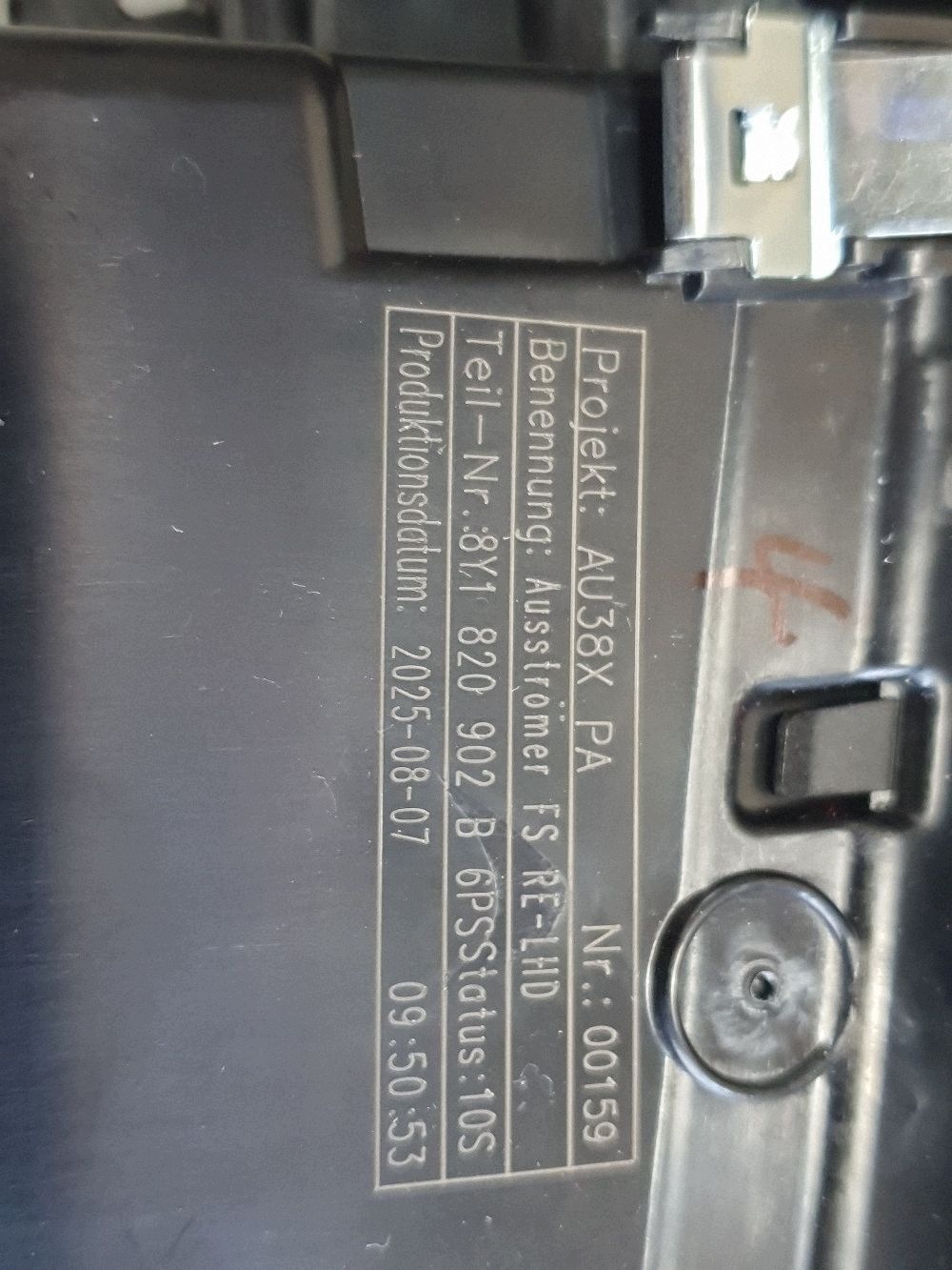 Audi A3 8Y grid air conditioning devices right 8Y1820902B