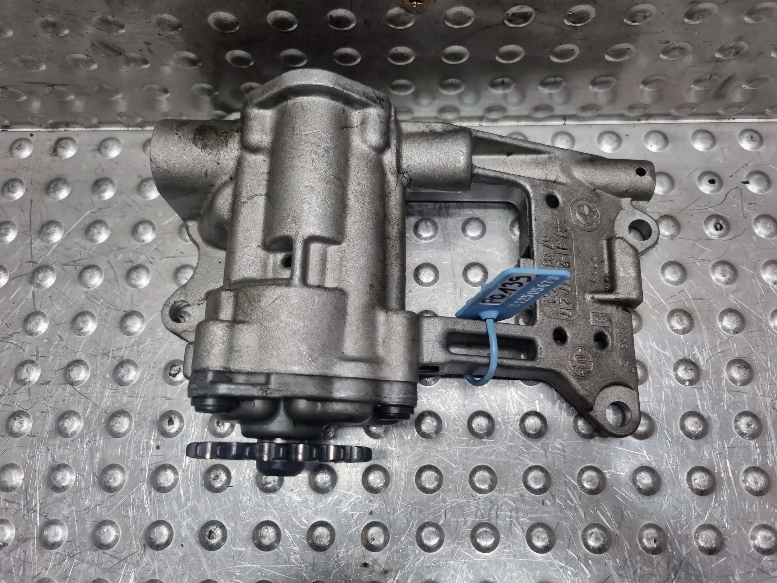 oil pump 2247217 BMW 3 E90 E91