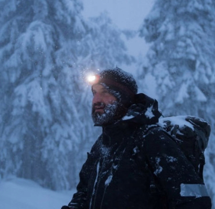 MOCNA CZOŁÓWKA LATARKA LED CZOŁOWA NA GŁOWĘ BIWAK Cechy dodatkowe wodoodporna wstrząsoodporna