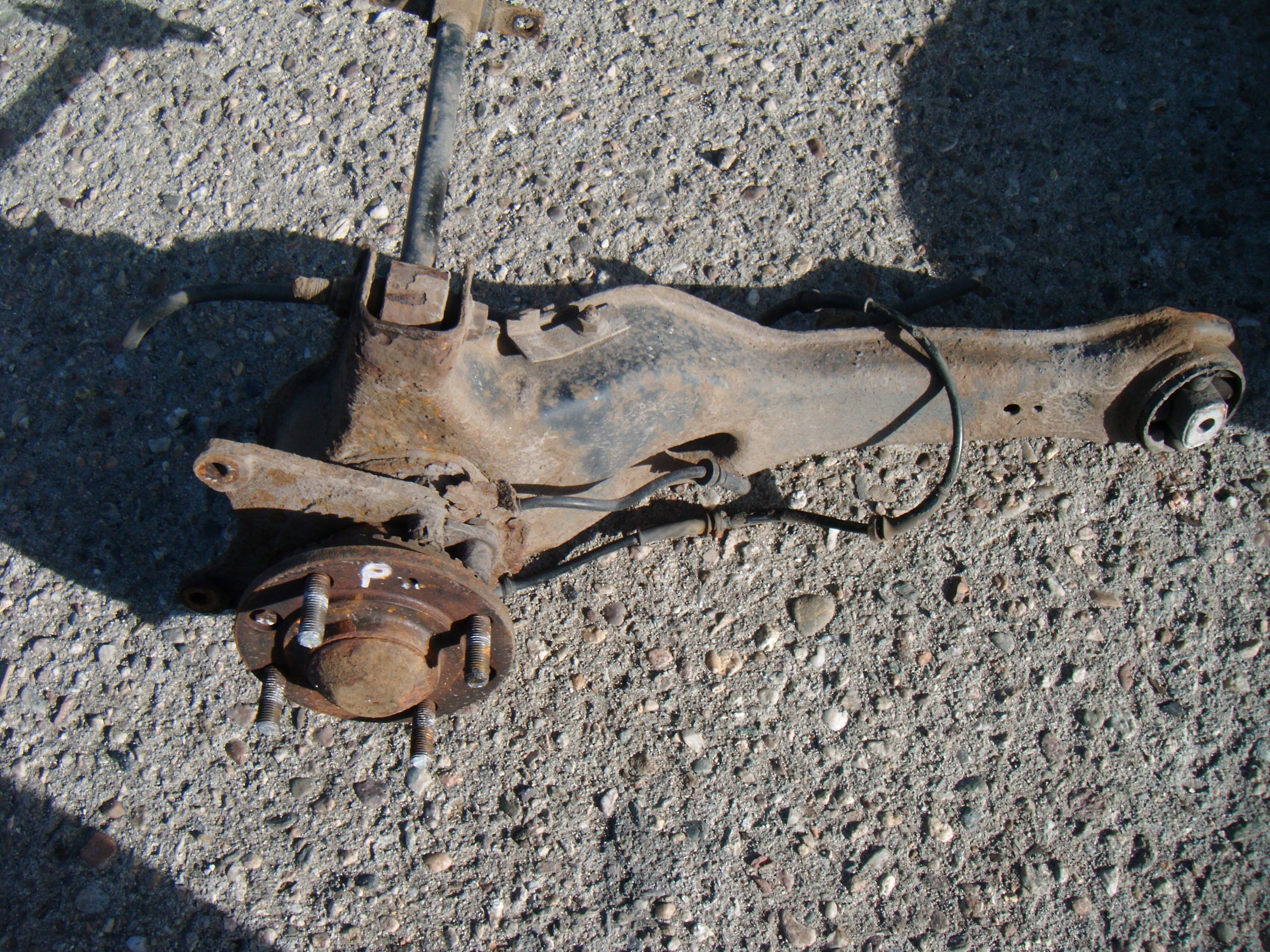 VOLVO V40 LIFT 1.8 16V 99-04 ZWROTNICA PIASTA PRAWY TYŁ