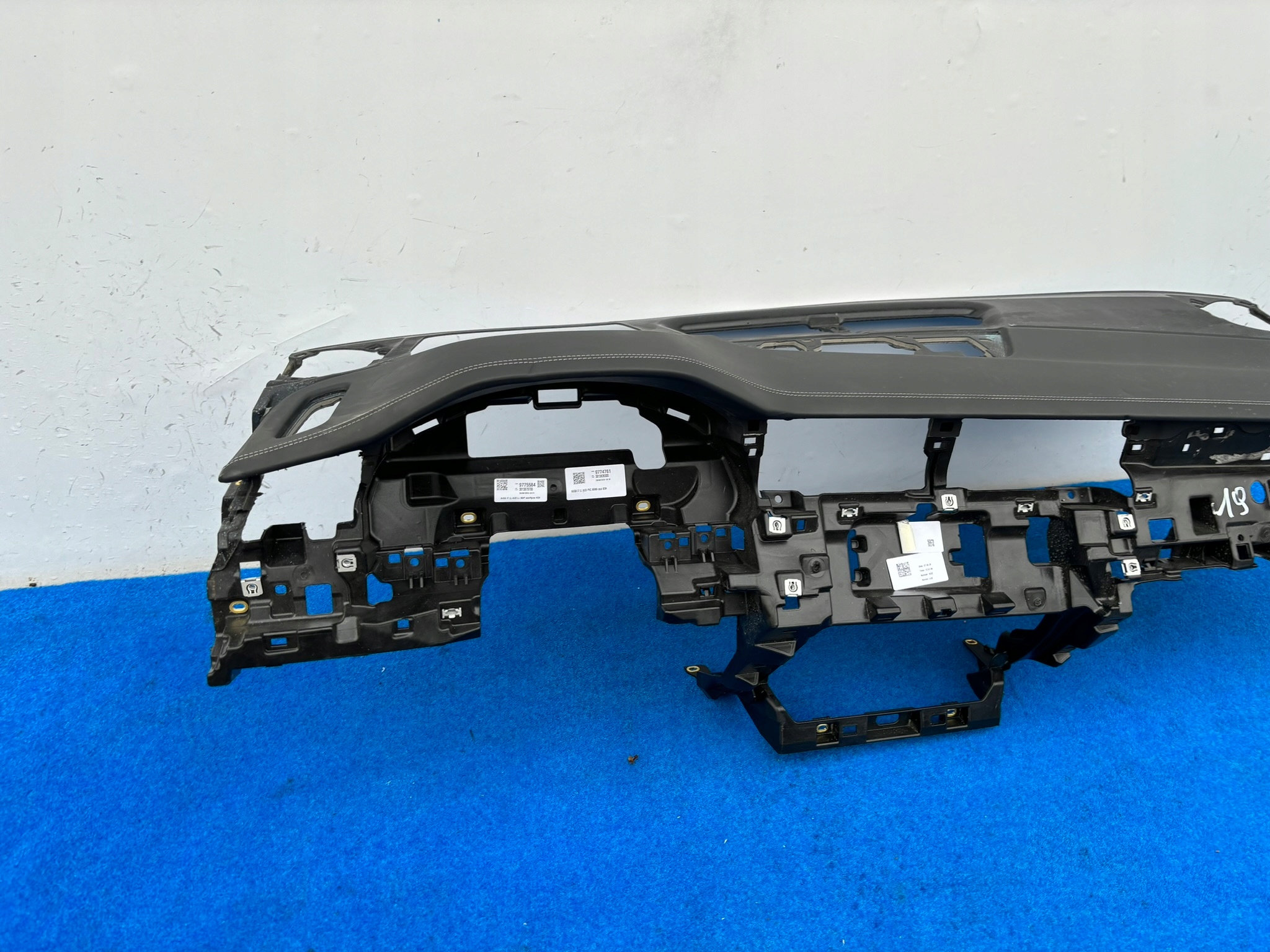 AUDI Q8 4M dashboard instrument panel console below display HUD 4M8857033 NR19