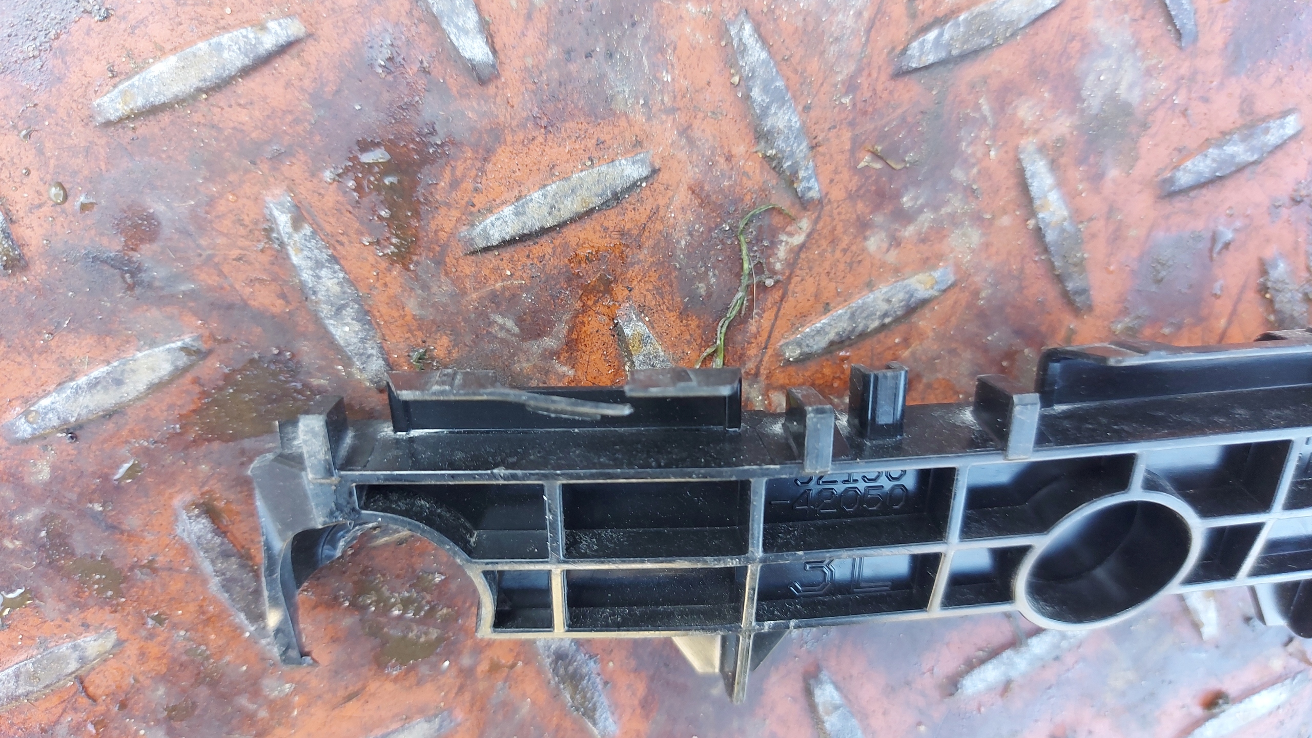 bumper bracket left rear part TOYOTA RAV4 V 18
