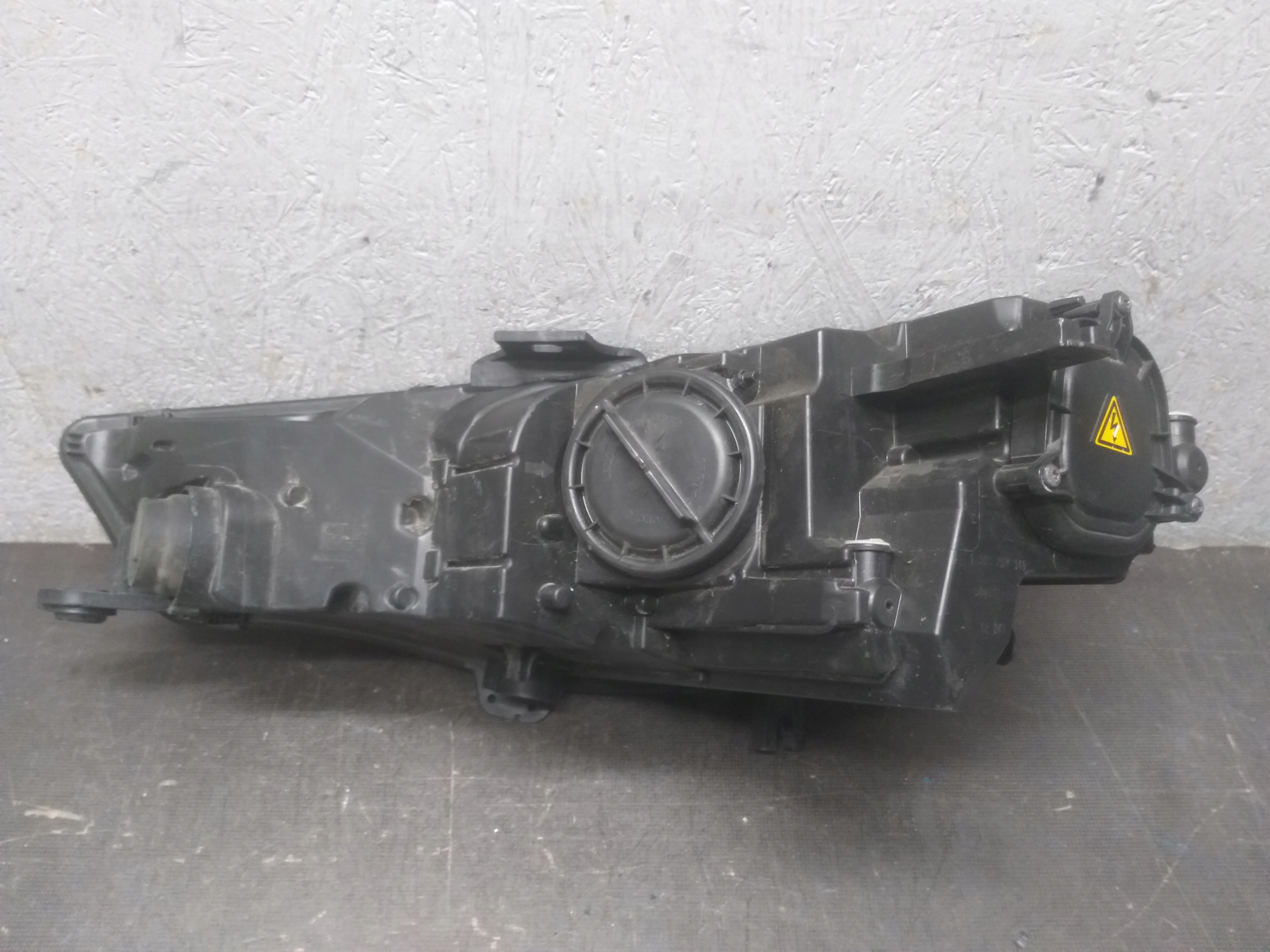 light front right AUDI A4 B9 16-19 XENON 8W0941006