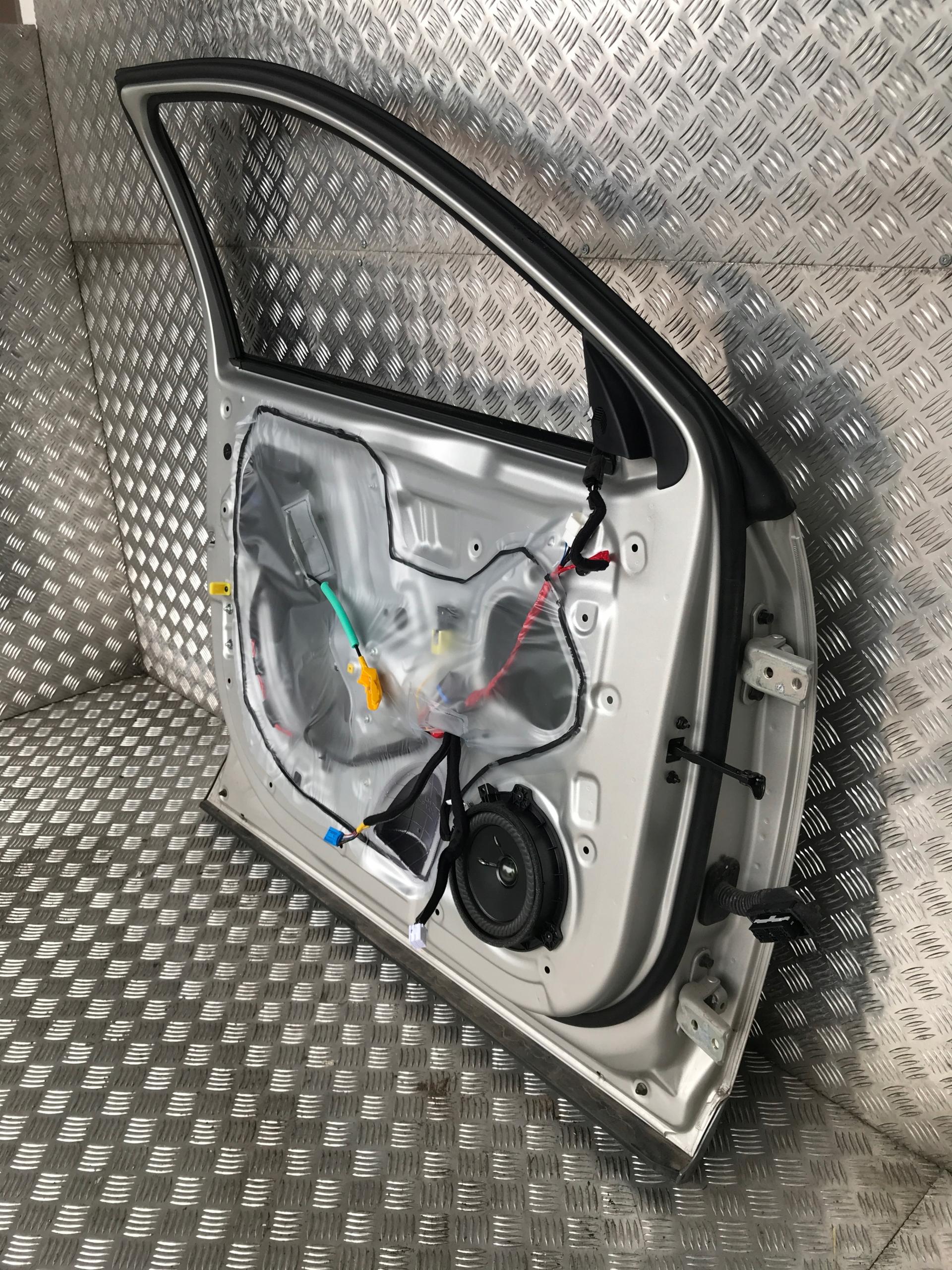 HYUNDAI IONIQ 5 DRZWI PRZEDNIE PRZÓD LEWE KPL W3T Jakość części (zgodnie z GVO) O - oryginał z logo producenta pojazdu (OE)