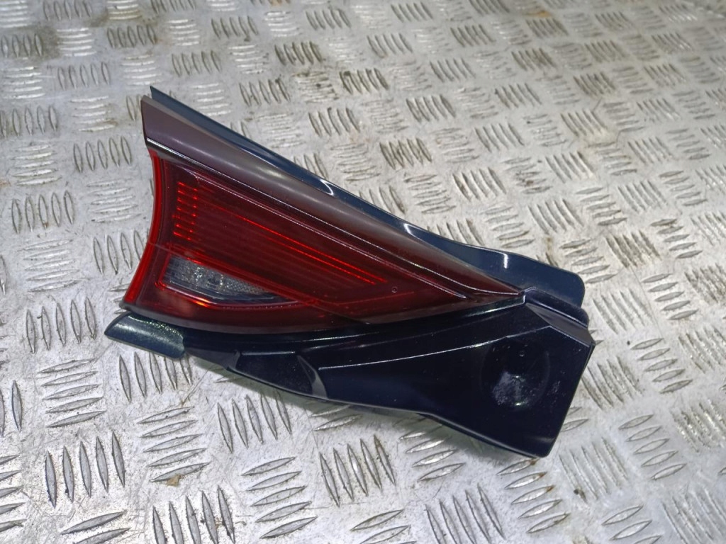 LAMPA TYLNA LEWA W KLAPĘ KB8A513G0 MAZDA CX5 II Numer katalogowy części 01