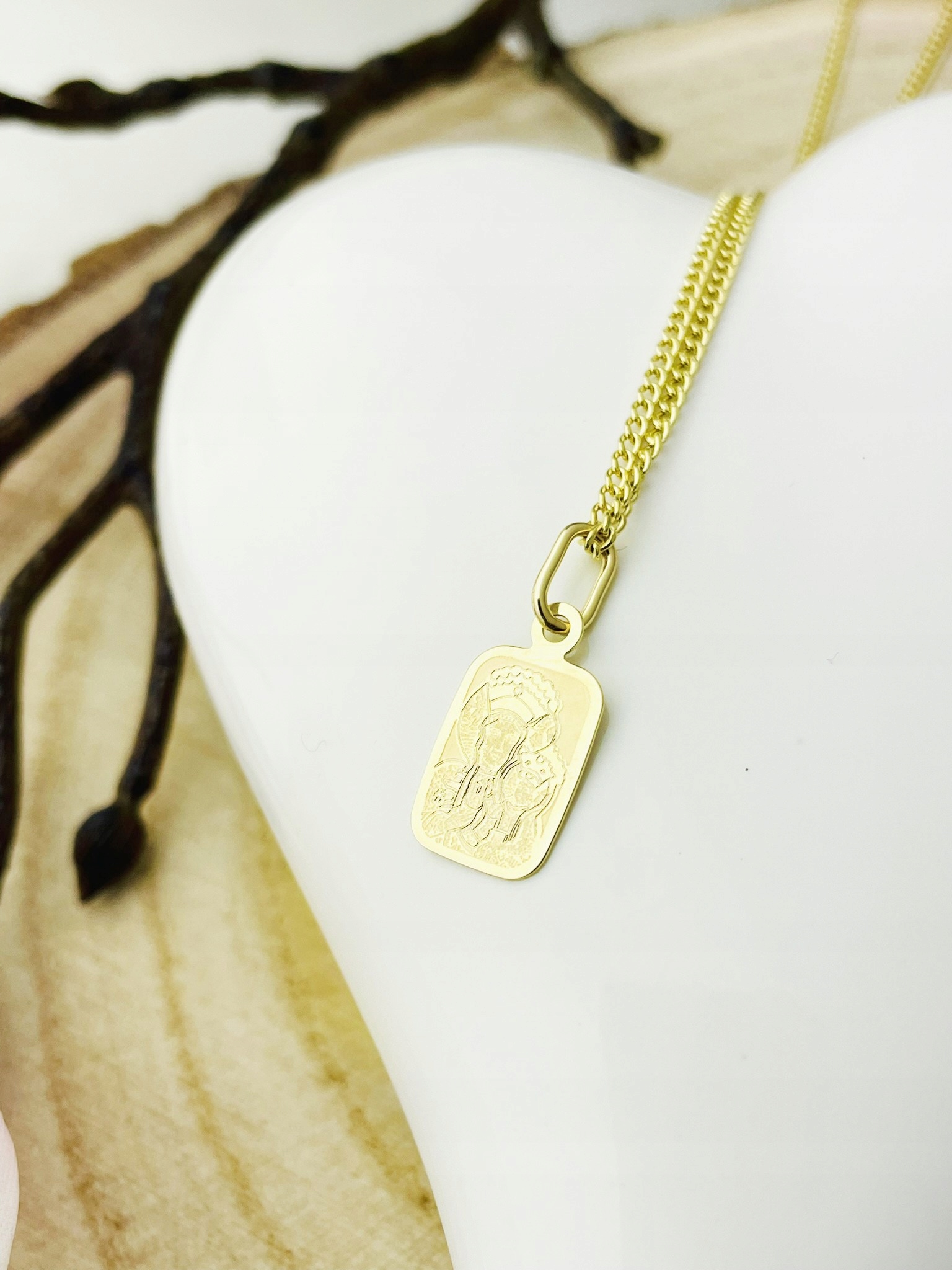 Zlatý Medailonek Přívěsek Panna Maria Čenstochovská