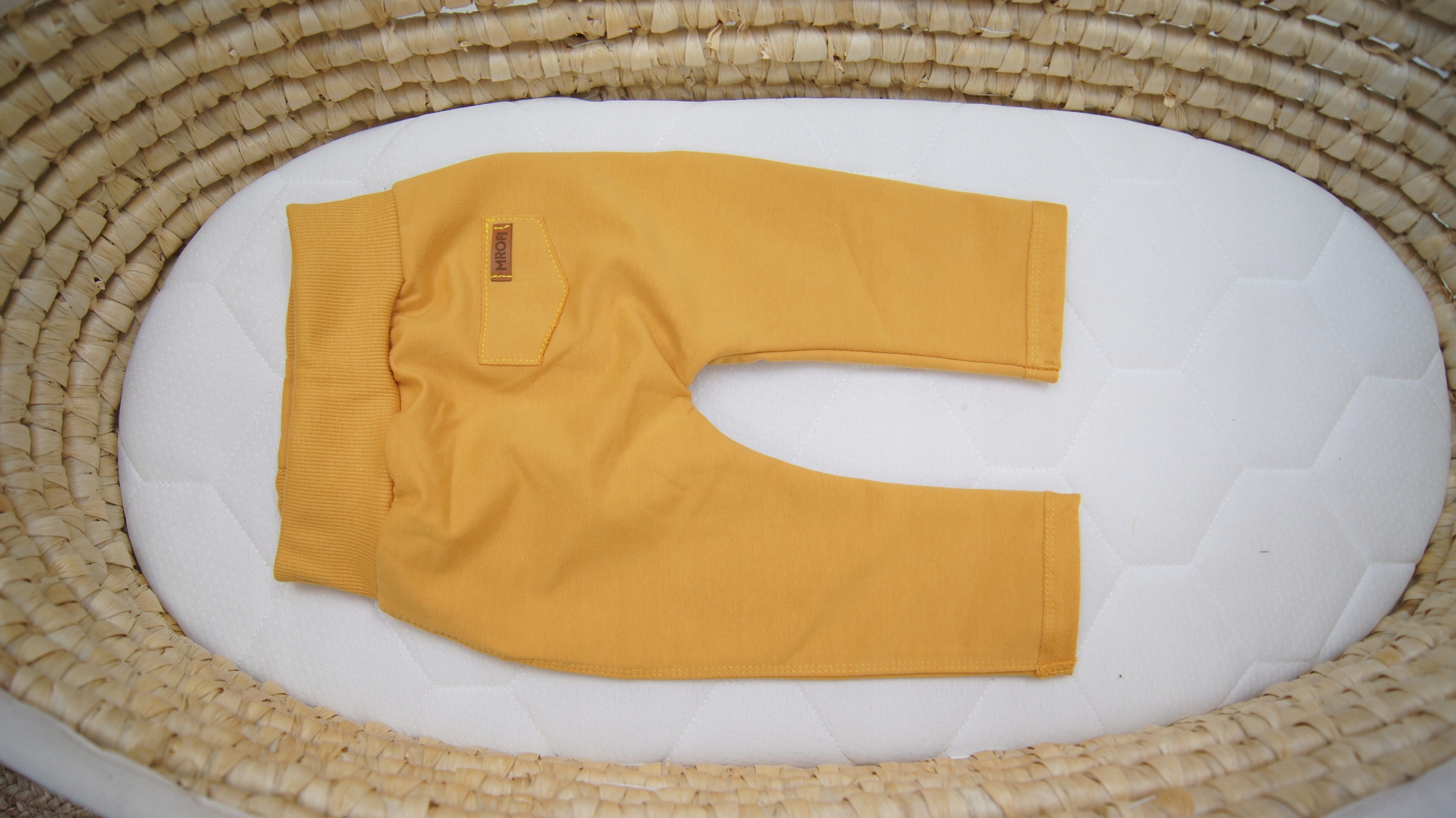 Spodnie dresowe dla chłopca miodowe Mrofi (PL) 86 Stan opakowania oryginalne