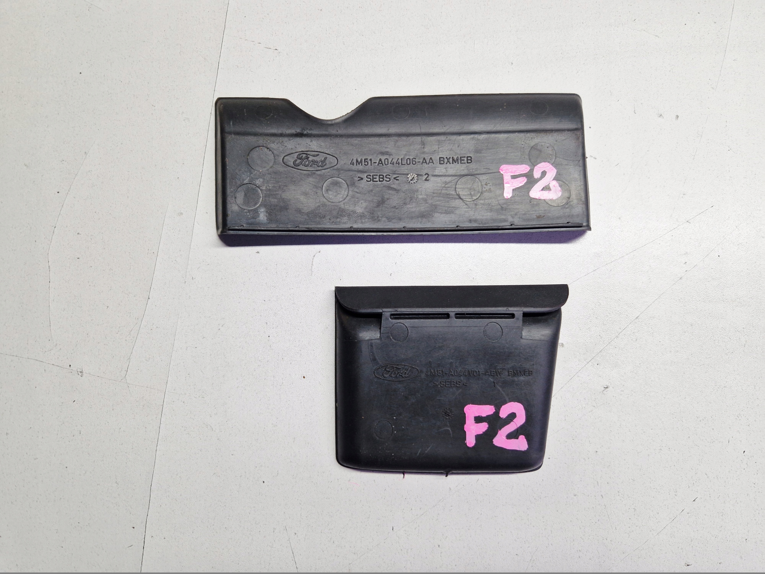 FORD FOCUS MK2 GUMA Blende Abdeckung Handschuhfach konsole 4M51-A044L06-AA 4M51-A044V01-ABW