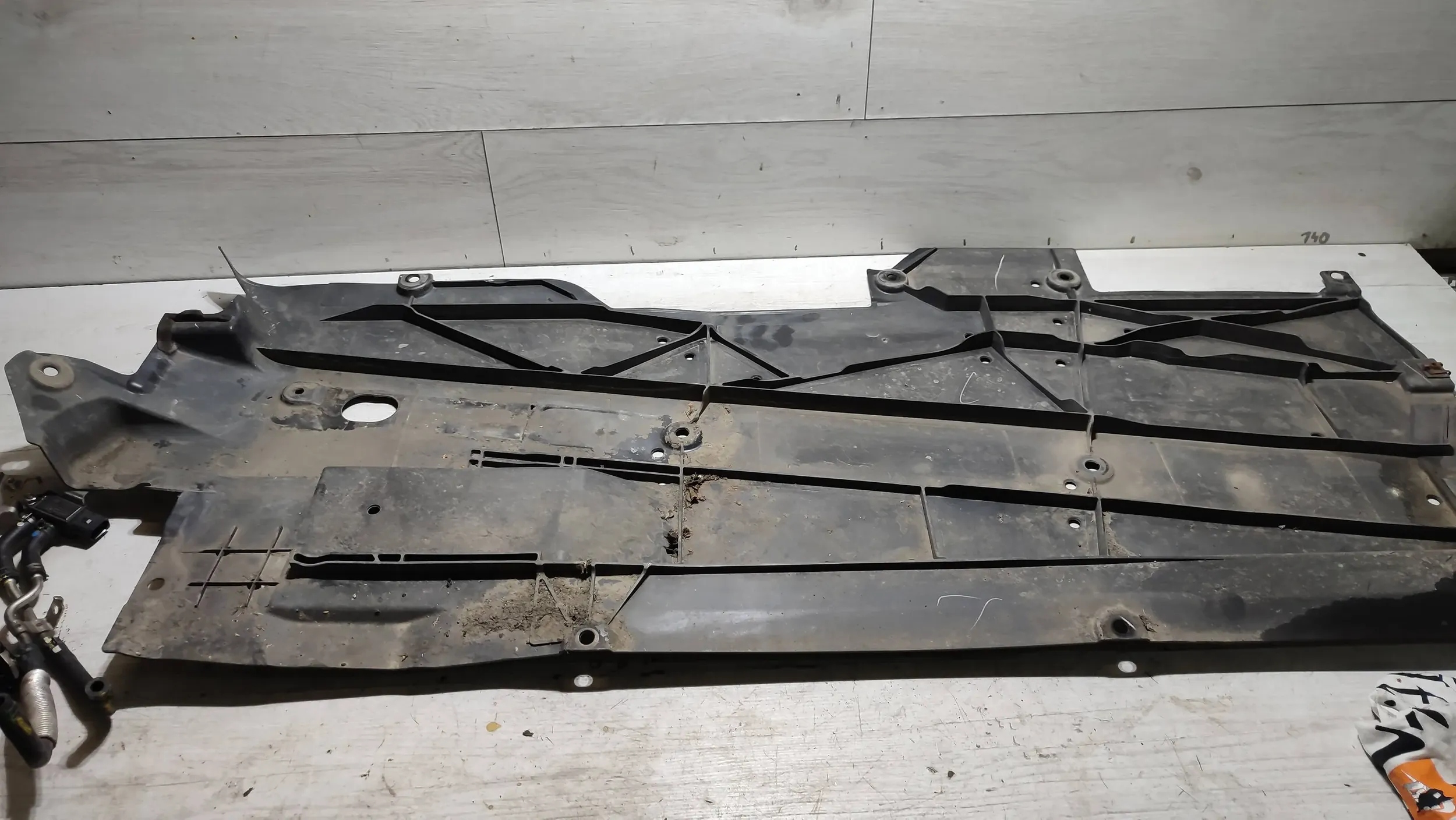 Mazda 3 III BM 17r left side cover side chassis