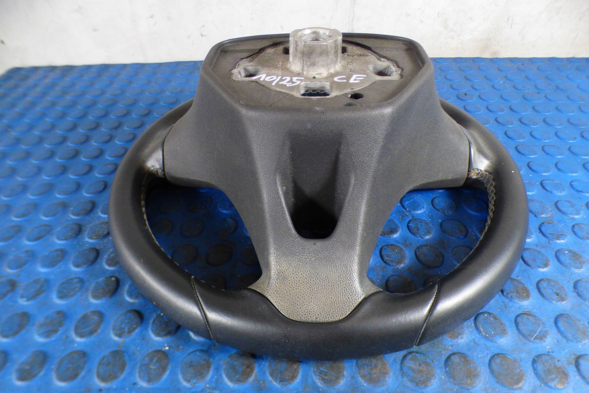volant cuir 3903599 Opel Corsa E