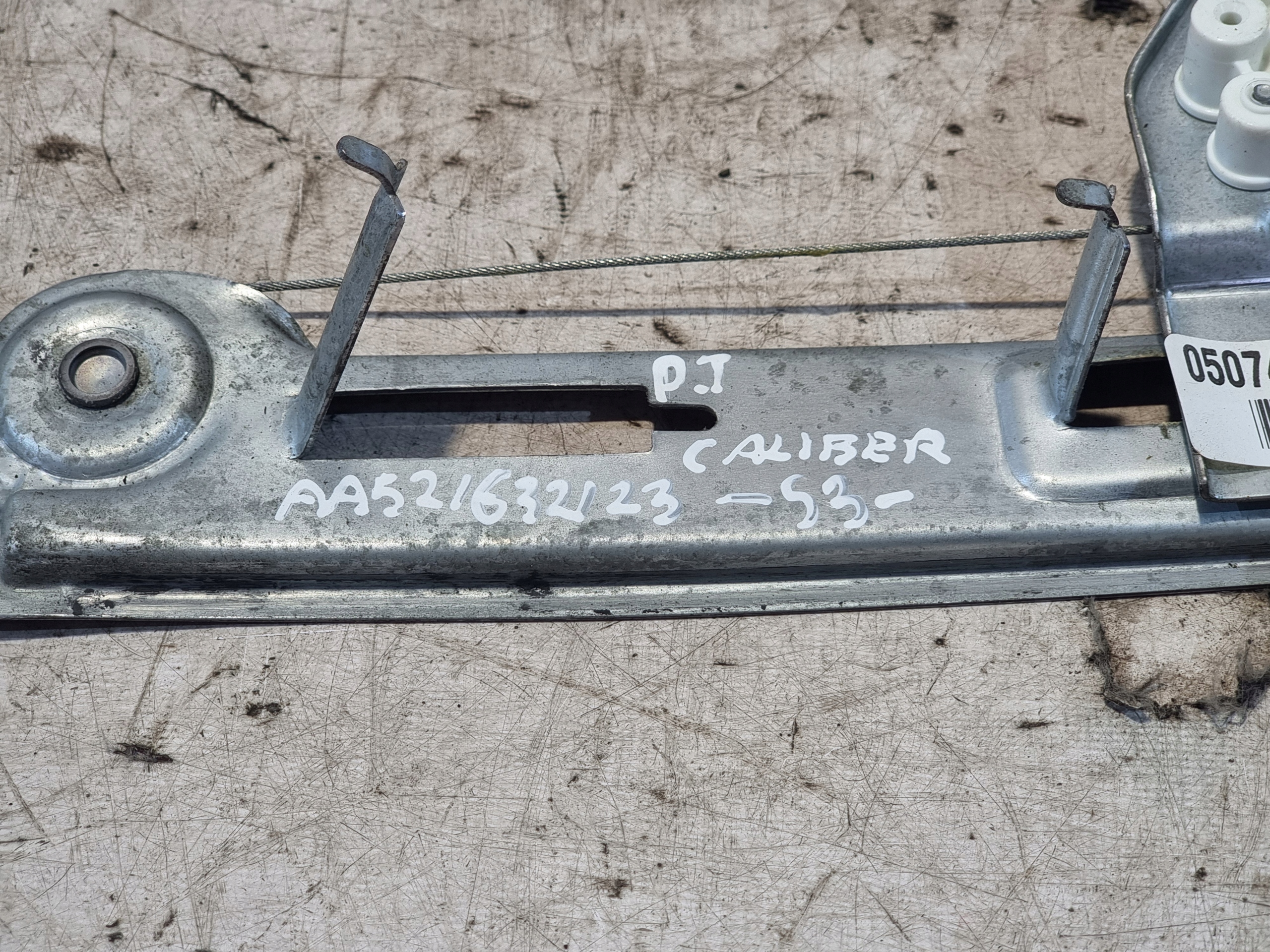 window regulator right rear part OE 05074232AA DODGE CALIBER 07r