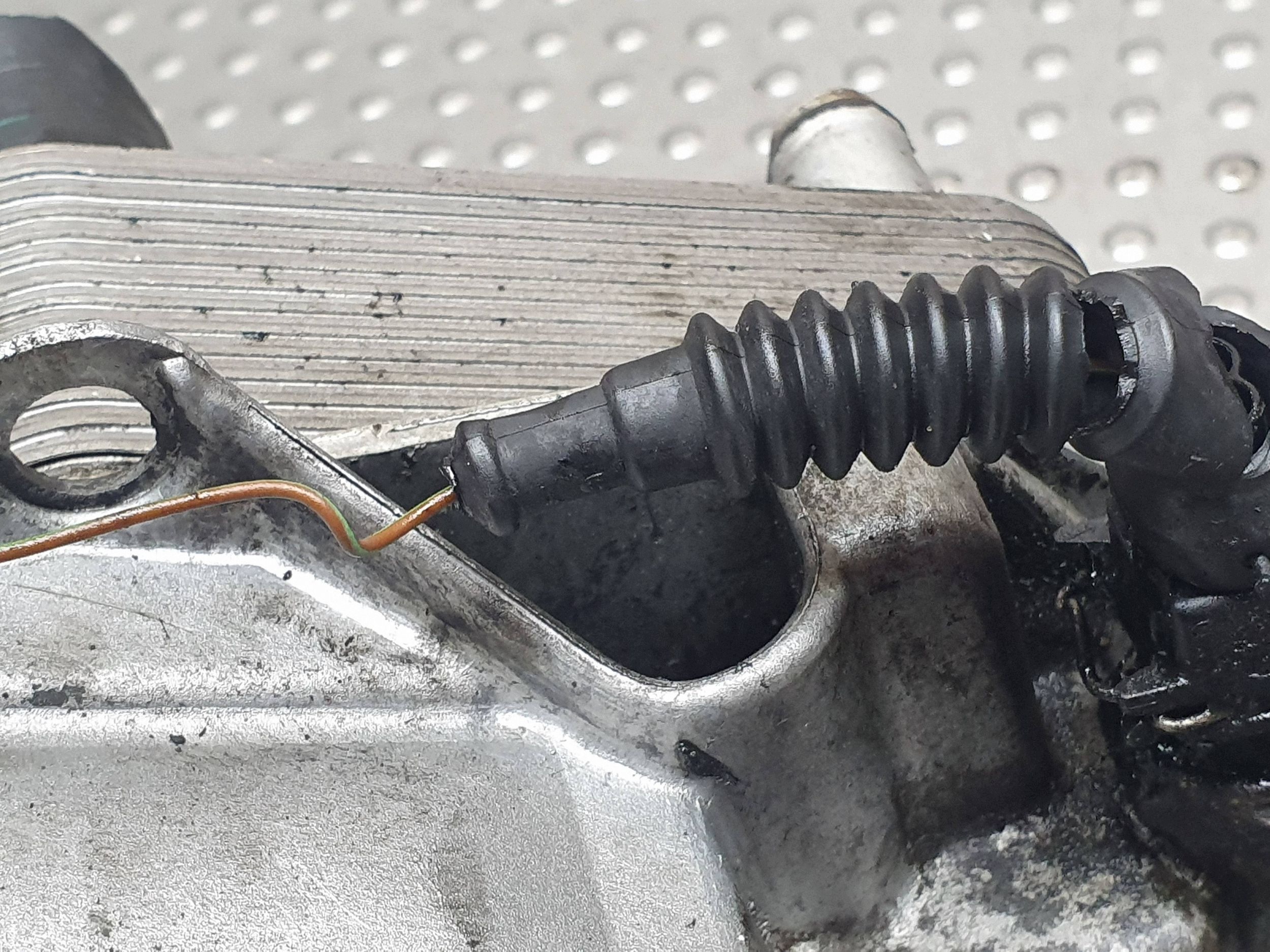 Ölfiltergehäuse 2246981 BMW 3 E46 2.0 D M47