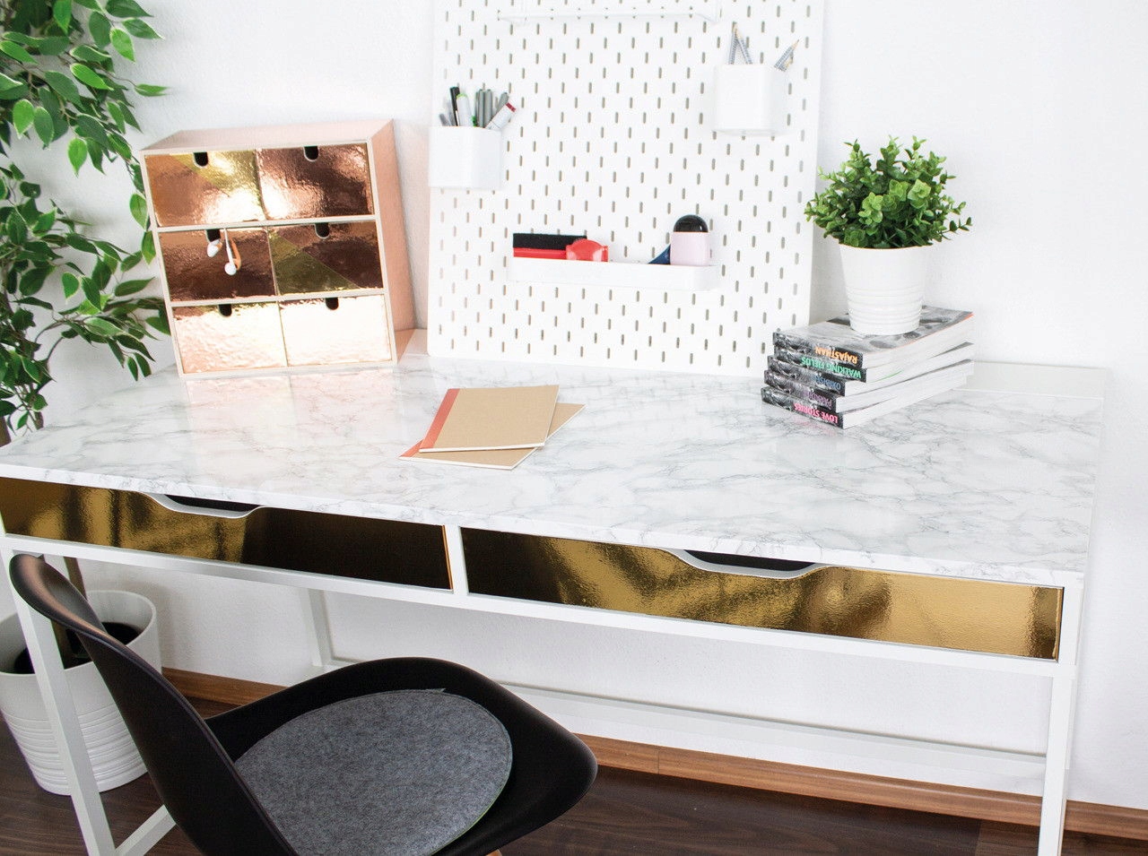 OKLEINA MEBLOWA FOLIA SAMOPRZYLEPNA NA MEBLE BLAT 90x210 ROMEO MAT WHITE Marka Dc-fix