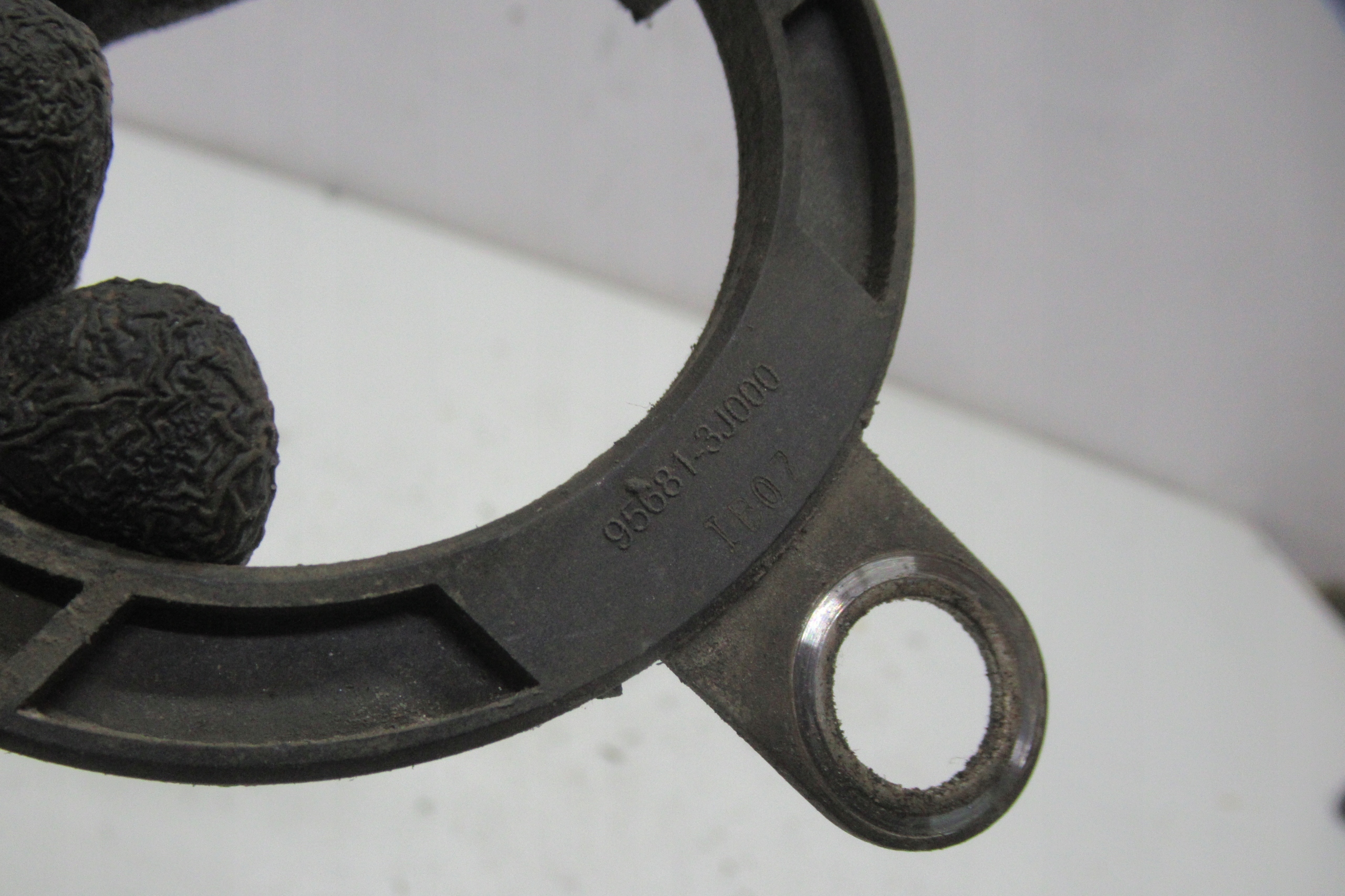 HYUNDAI IX55 10R Sensor ABS rechts heck 95681-3J000