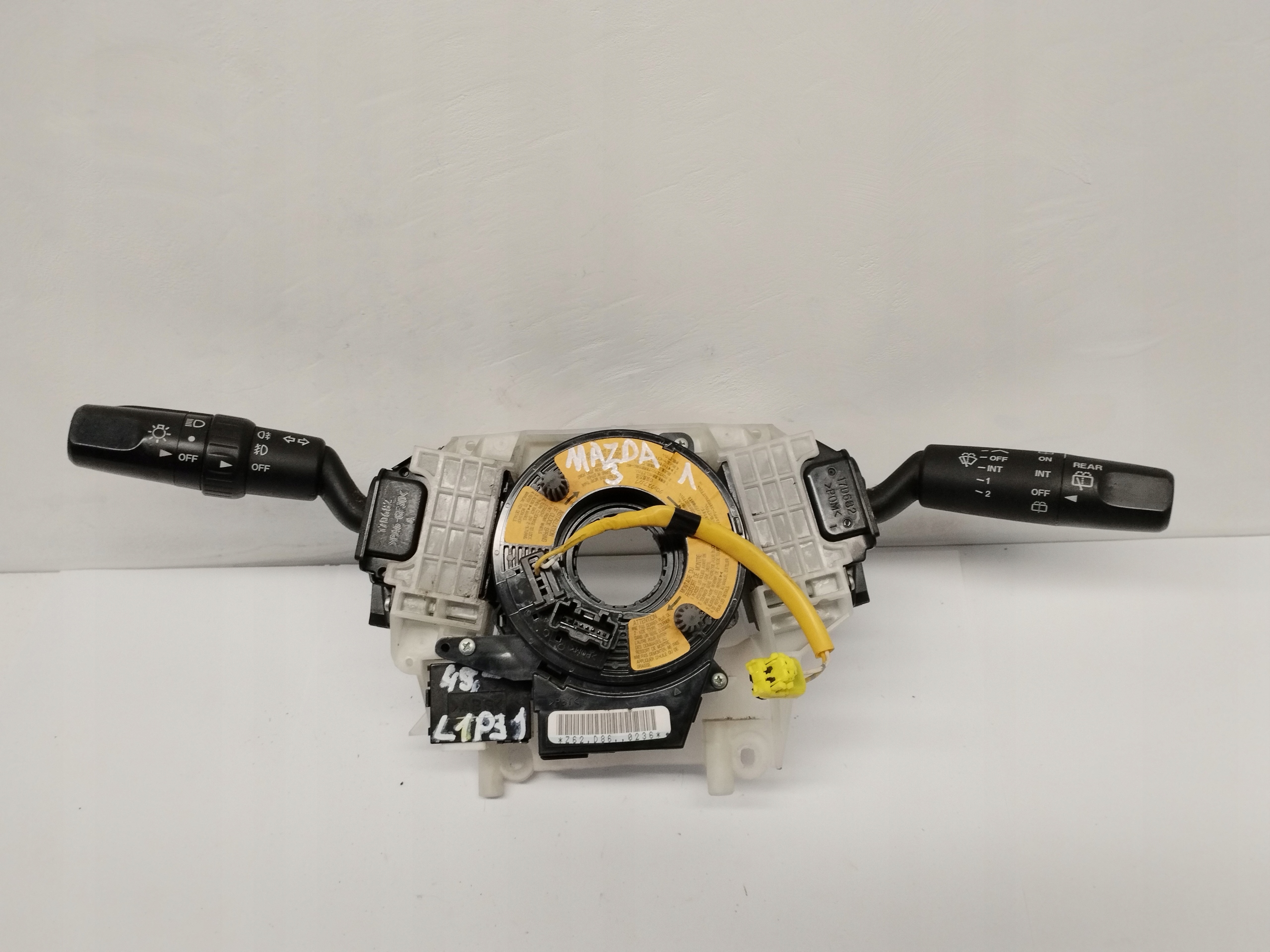 steering wheel levers and controls pajak z ring Mazda BS3M 17G057