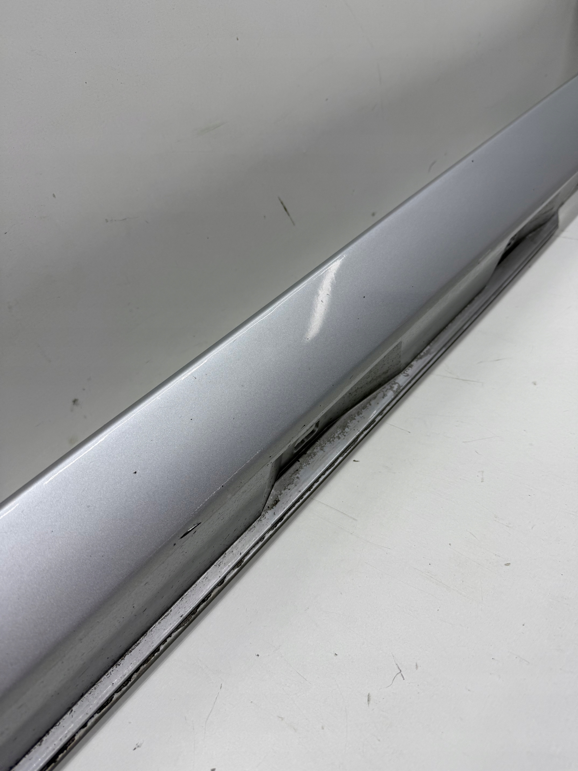AUDI A6 C7 moulding cap of the threshold threshold left colour LX7W SREBRNA