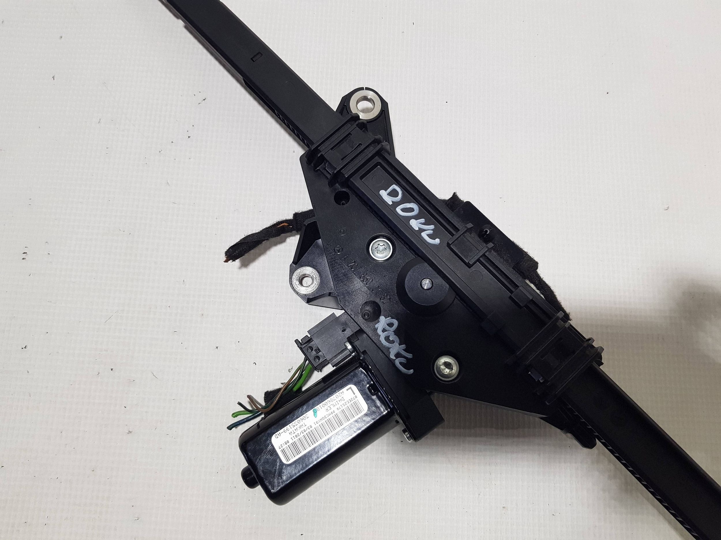 MERCEDES E-class W207 C207 COUPE PODAJNIK supports left front A2078600182