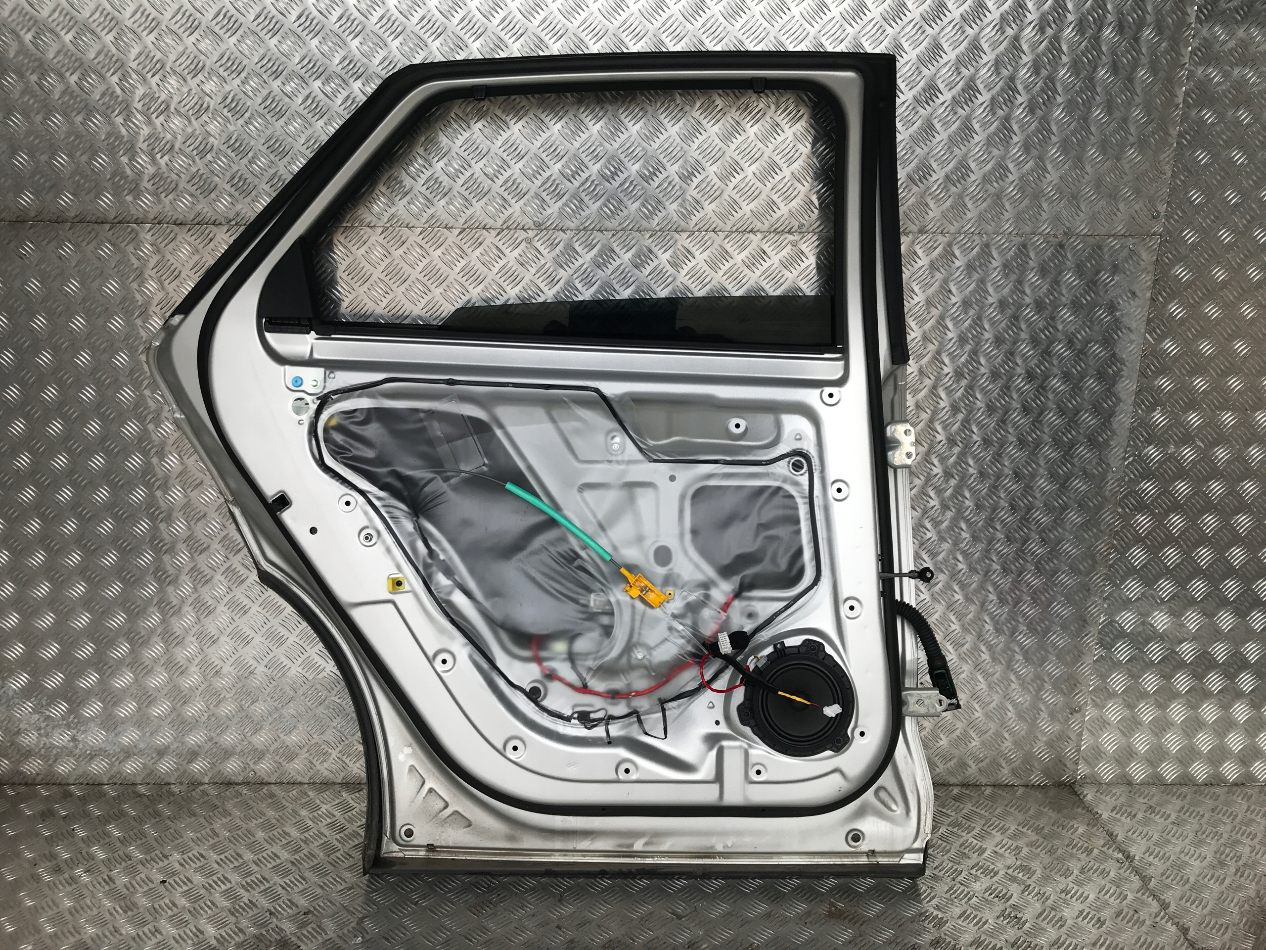 HYUNDAI IONIQ 5 DRZWI TYLNE TYŁ LEWE KPL W3T 21- Typ samochodu Samochody osobowe