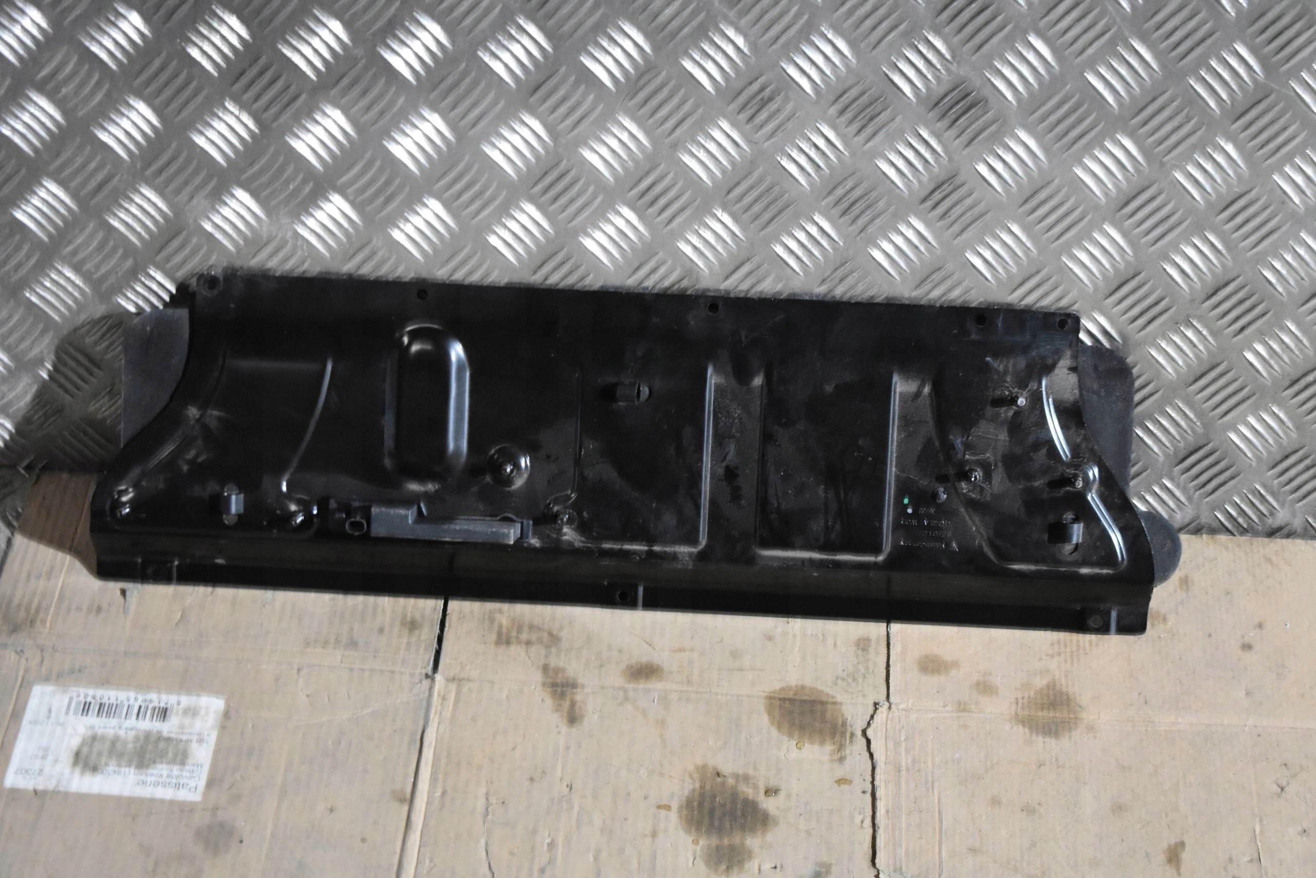 IDEALNA BLENDE ABDECKUNG WÄRMBLECH ANTENA PORSCHE TAYCAN 1
