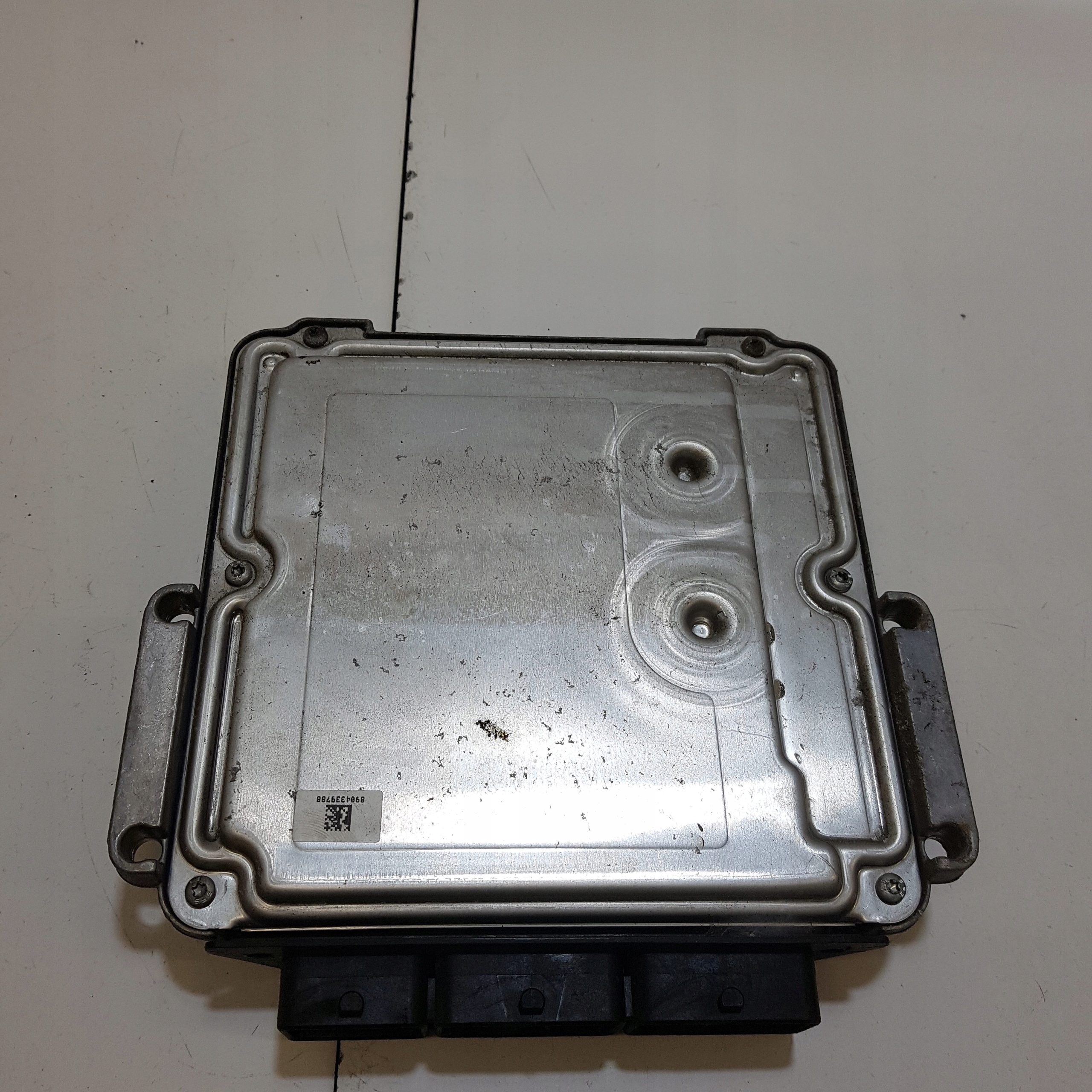 computer of the engine control unit NISSAN QASHQAI 0281017185 23710BB47A