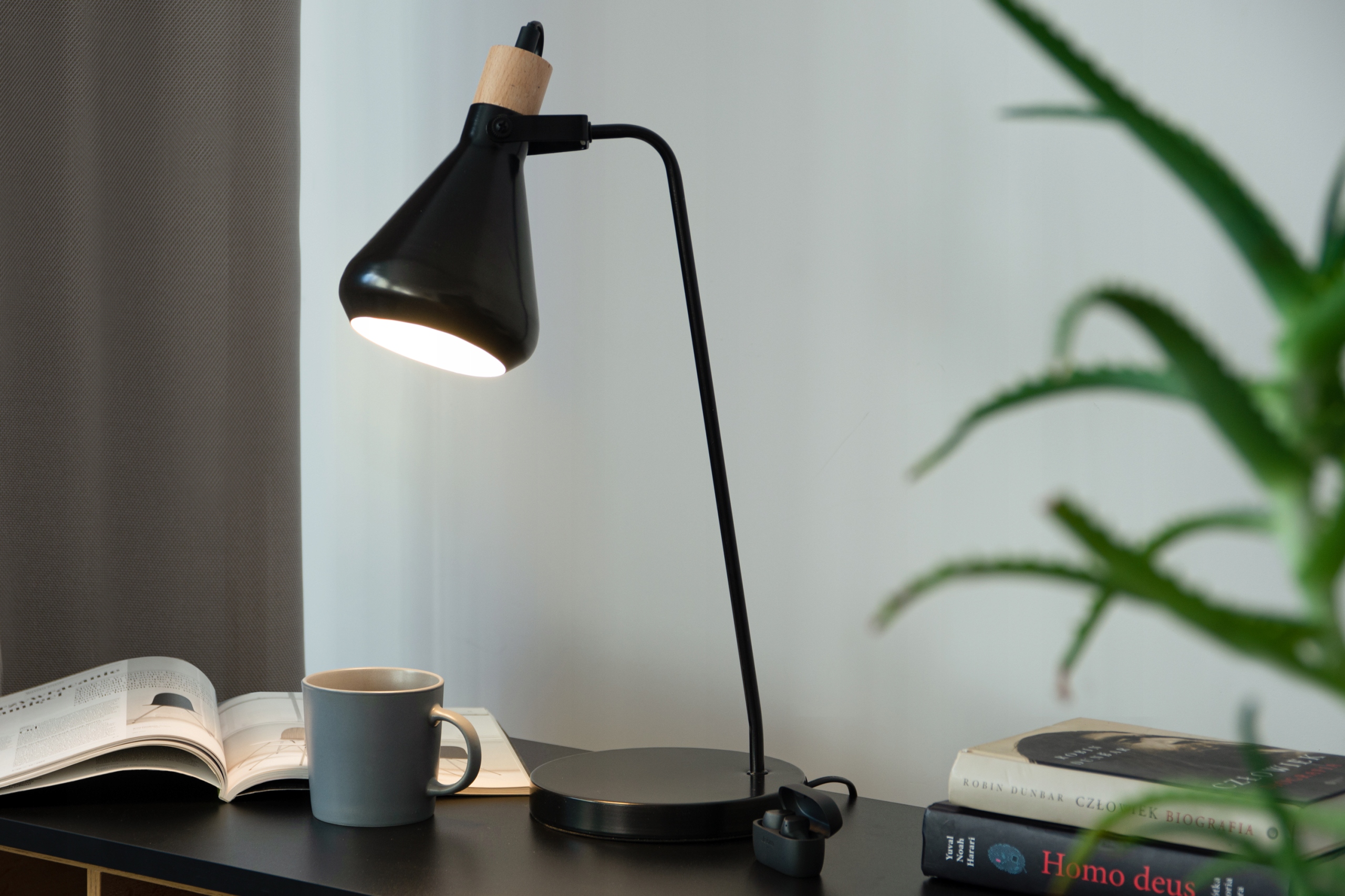 Lampka NOCNA BIURKOWA STOŁOWA Czarna LED KONSIMO Kolor czarny