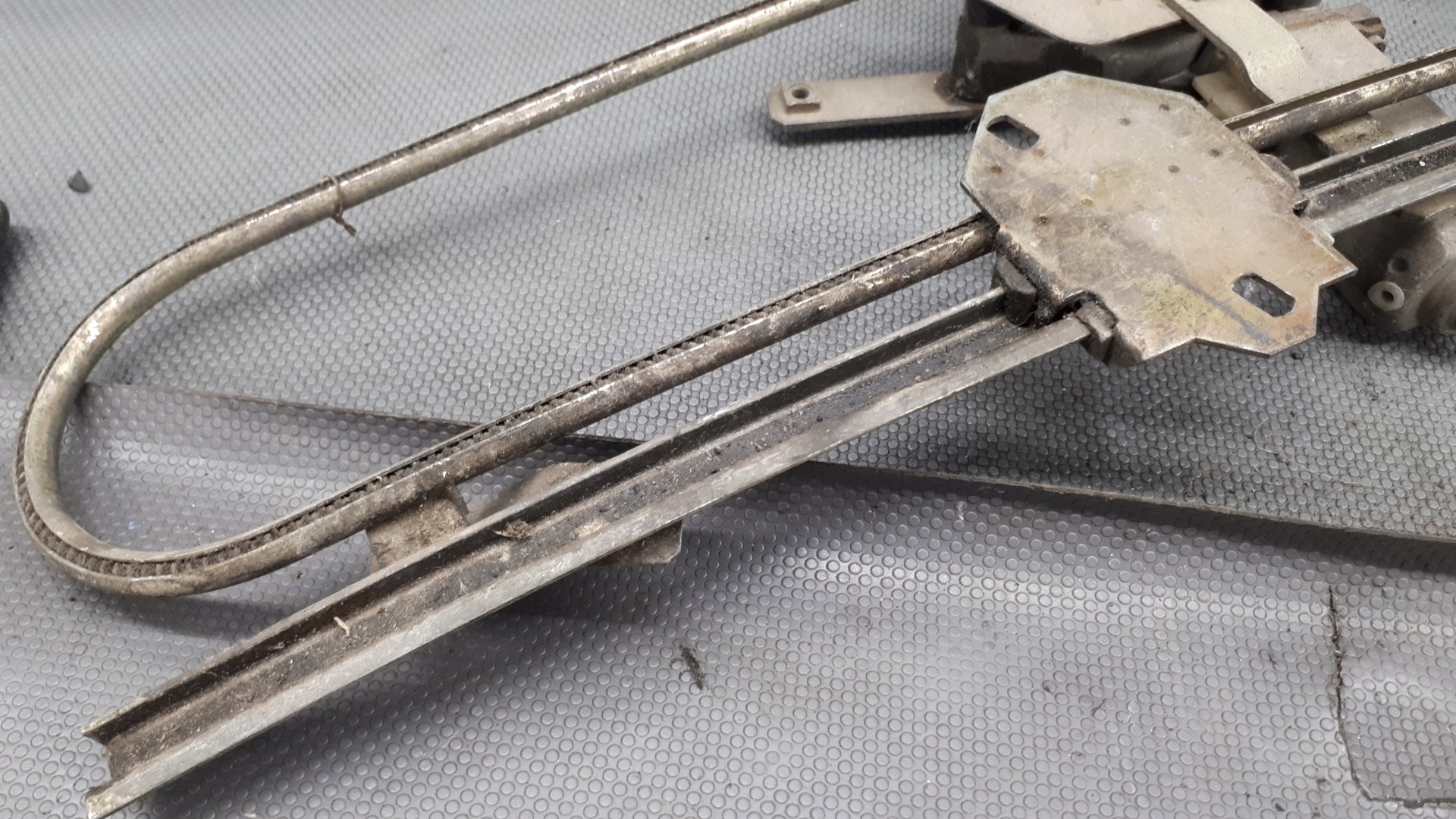 0130821070 Mechanizm szyby kadett Numer katalogowy oryginału 0130821070