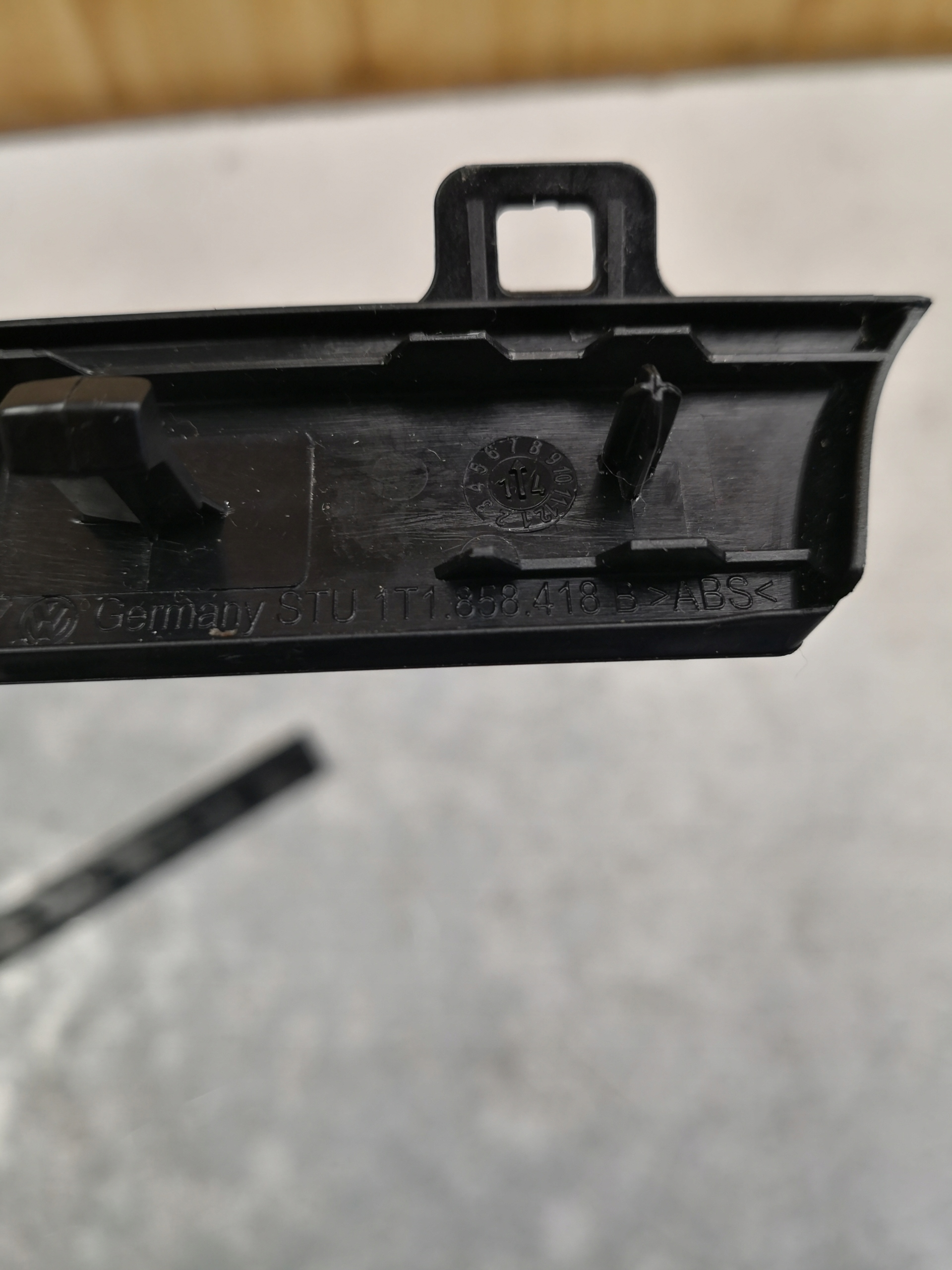 Moulage DEKORY Console VW TOURAN LIFT 1T1858417B