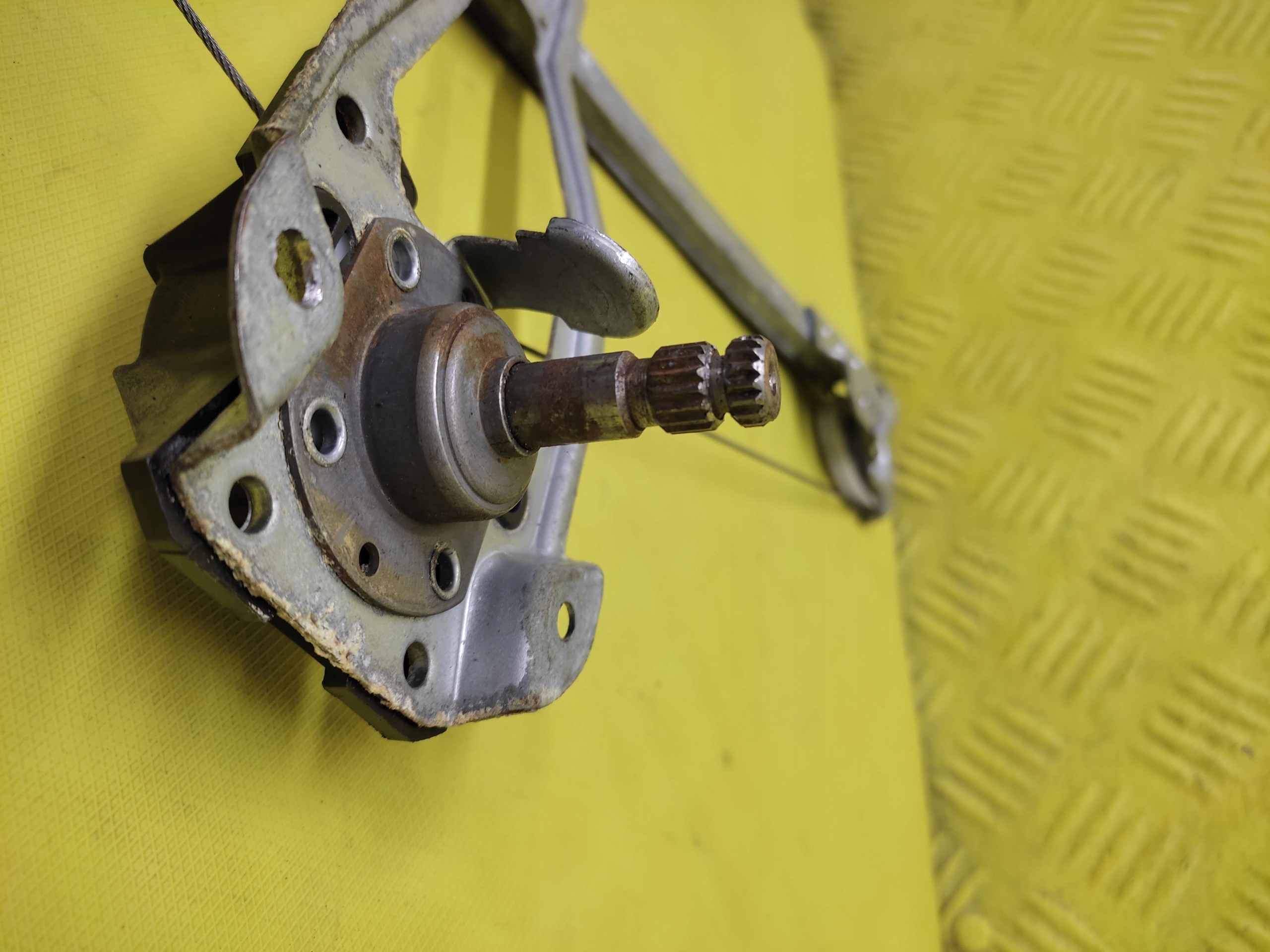 MERCEDES C220 window regulator right rear part